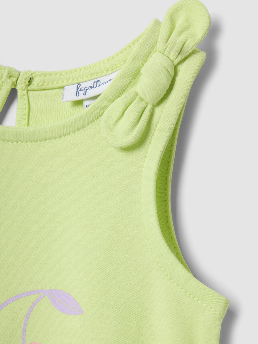 M&auml;dchen-&Auml;rmelloses Top aus reinem Baumwolle mit gr&uuml;nen Kirschen im Regular Fit_2