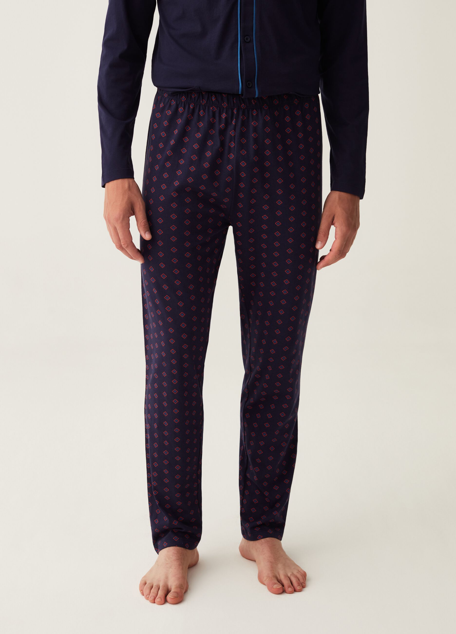 Full-length pyjamas with contrasting piping_3