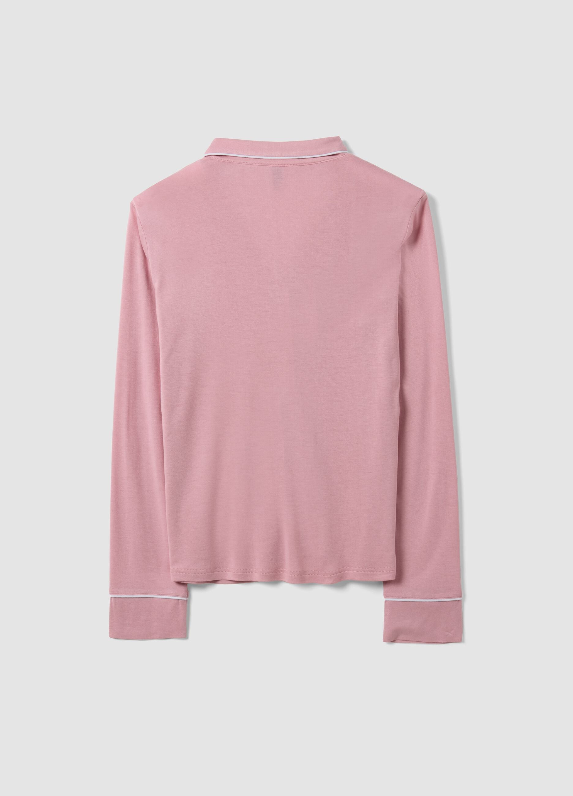 Pijama rosa em viscose pura com decote em V e debruns em contraste