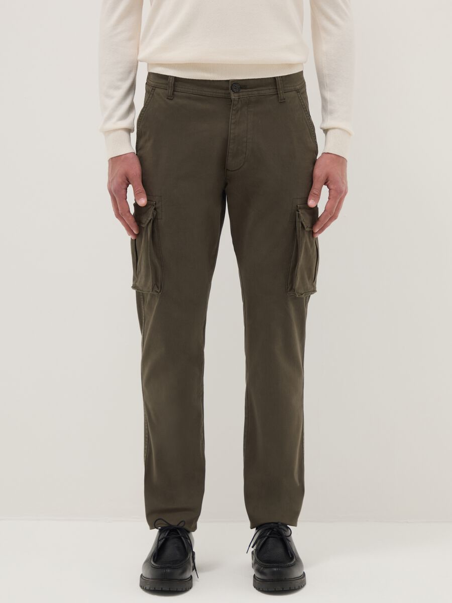 Green slim fit stretch cotton cargo trousers_1