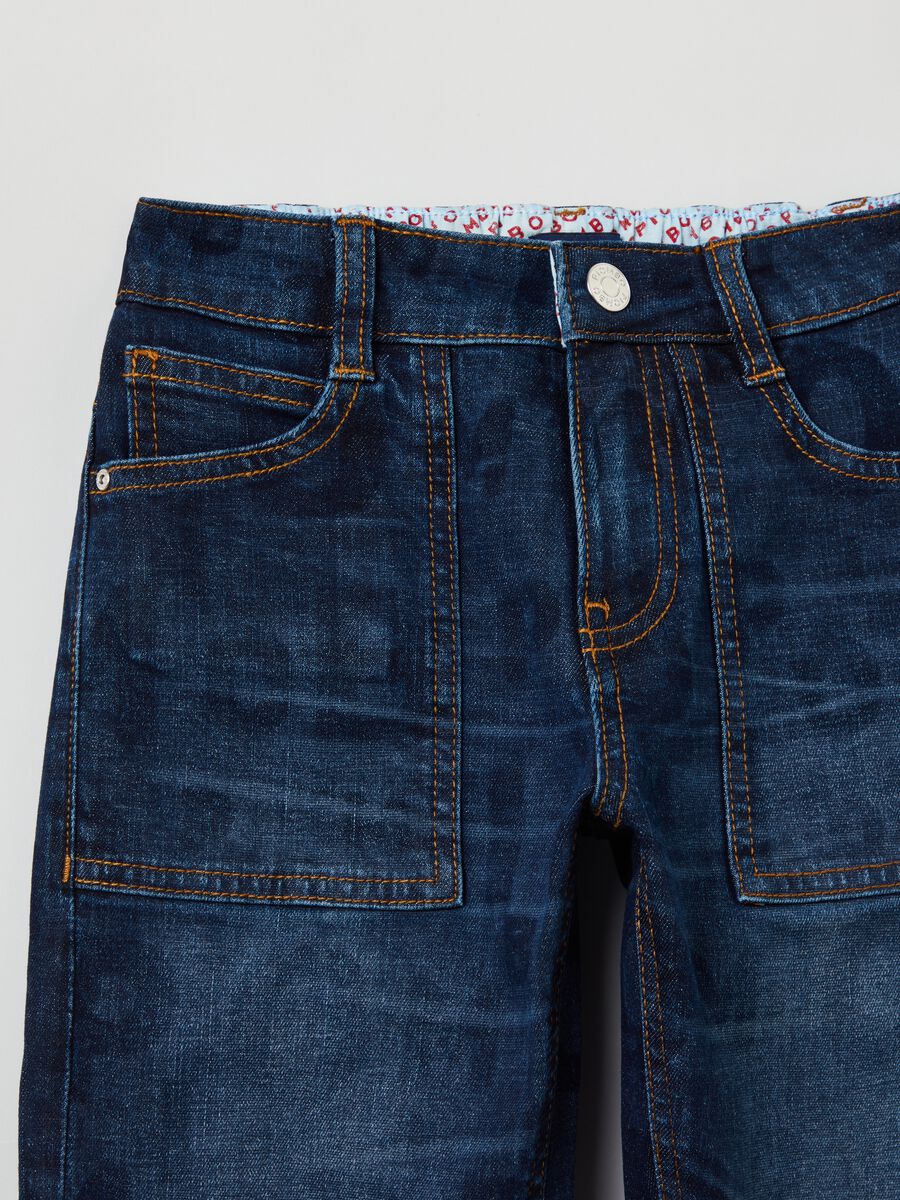Carrot-fit jeans with five pockets and print_5