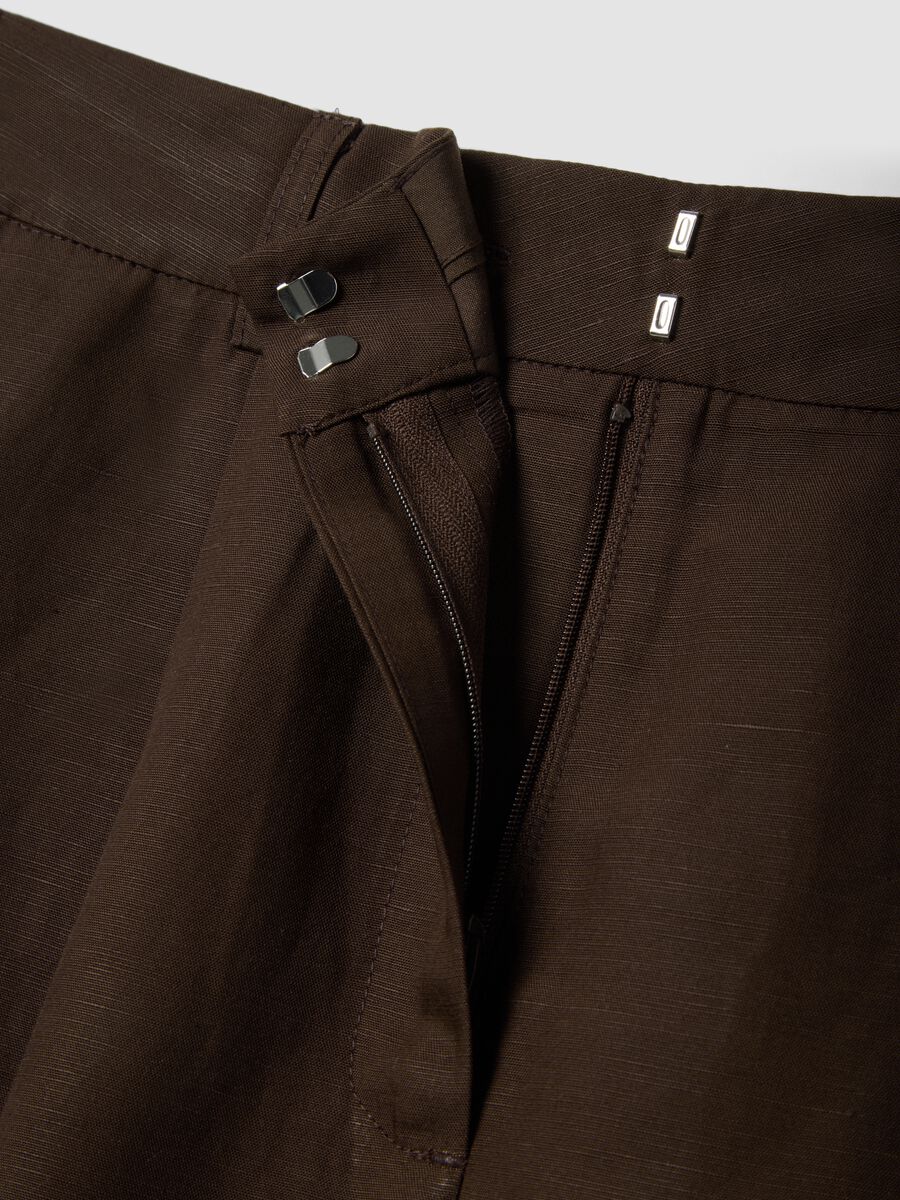 Braune Shorts im Regular Fit aus Lyocell- und Leinenmischung_5