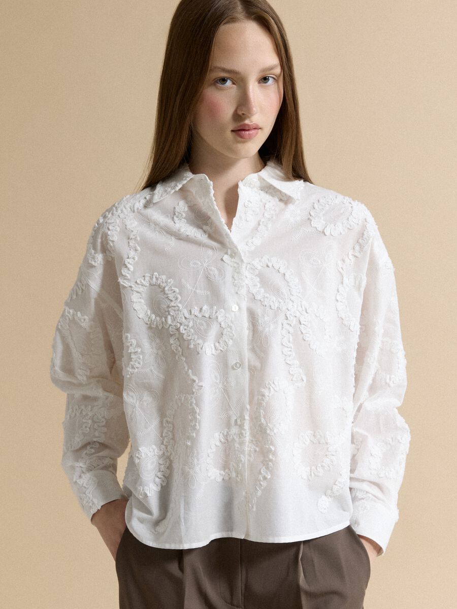 White pure cotton shirt with floral embroidery, regular fit_0