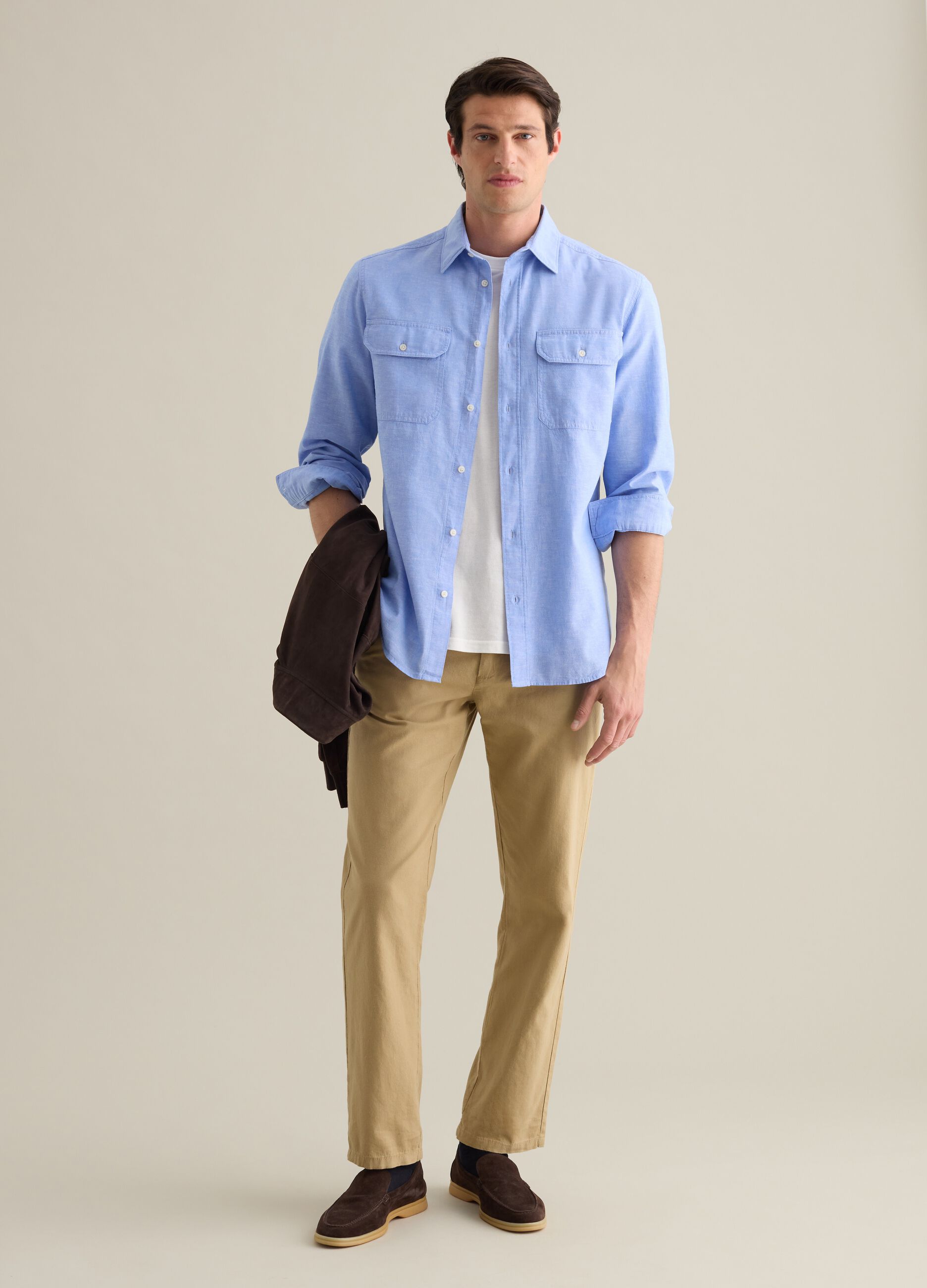 Men&rsquo;s light blue cotton and linen shirt in regular fit with pockets
