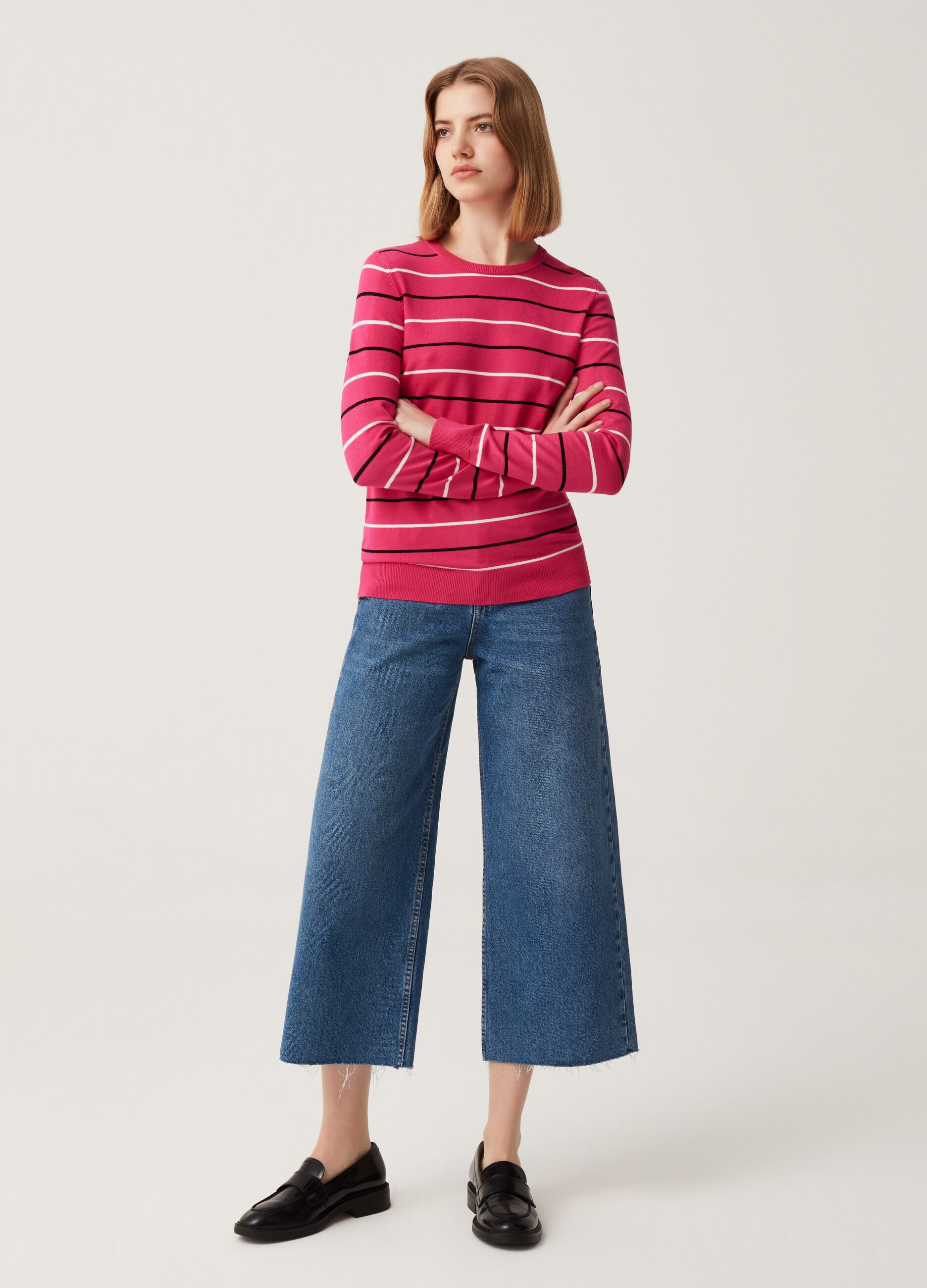 Pullover with round neck and fine stripes