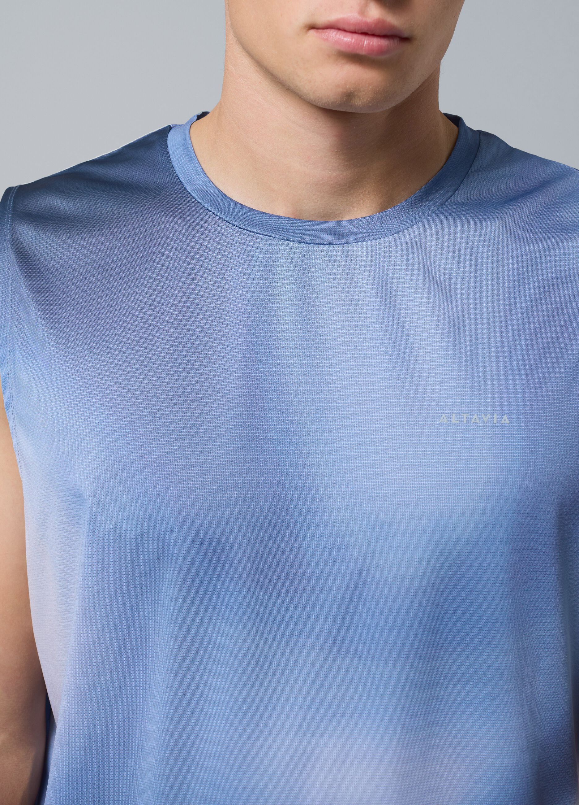 Hellblaues ALTAVIA COURT Tanktop aus Stretchmaterial mit Tie-Dye-Effekt