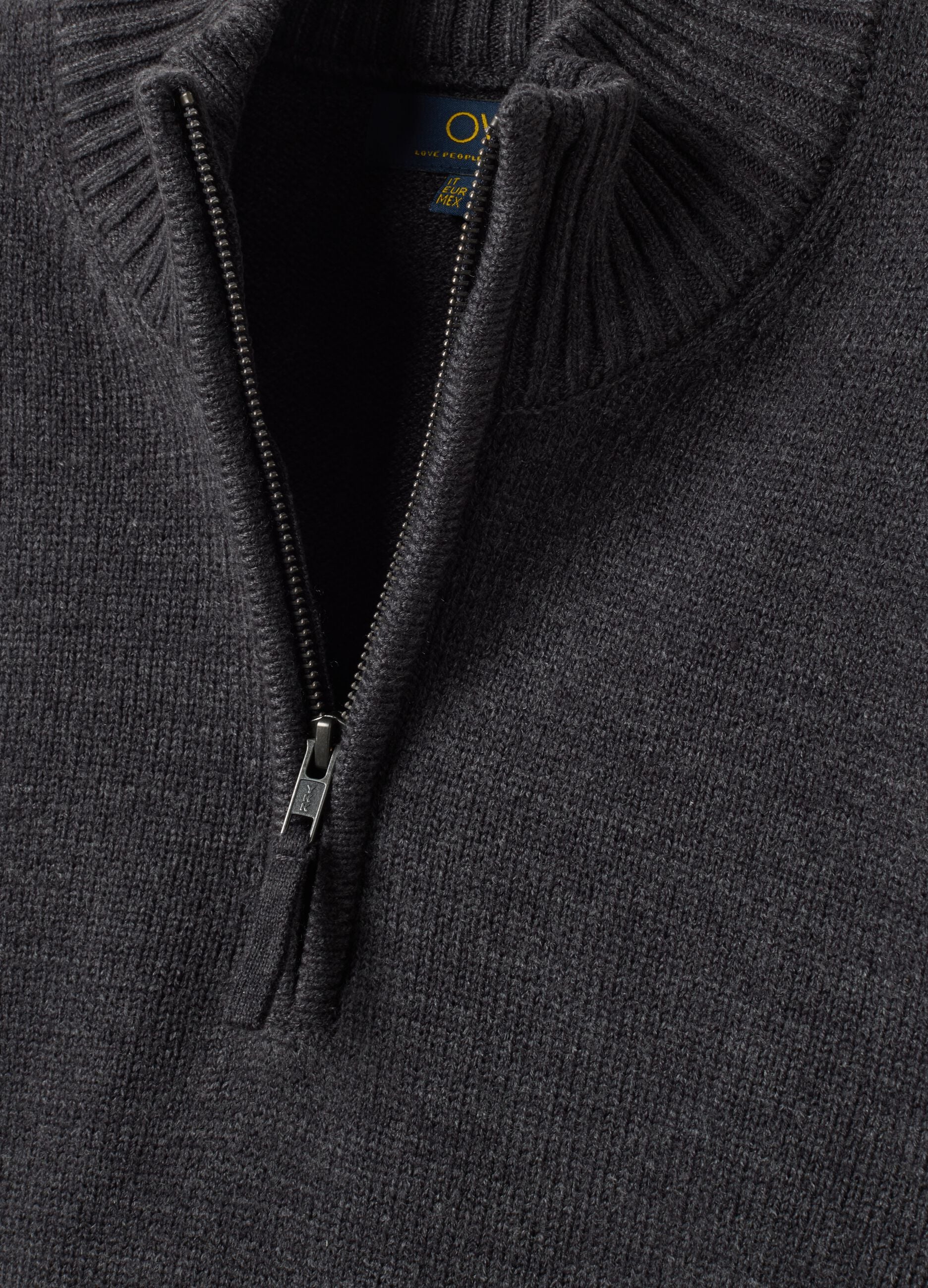 Grey long-sleeve half-zip jumper
