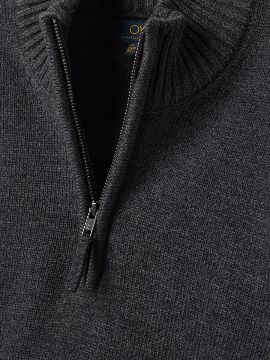 Grey long-sleeve half-zip jumper_1