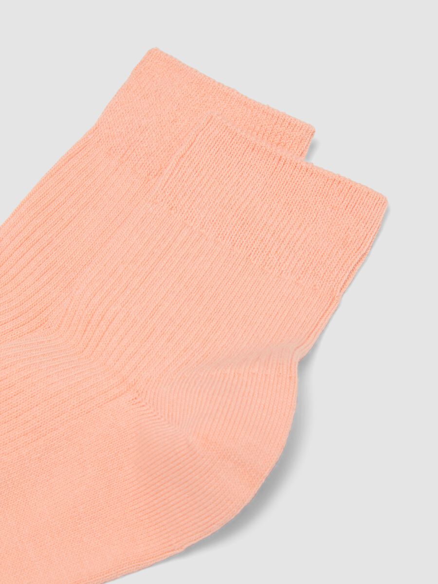 Rosa Ripp-Socken aus Stretch-Baumwolle_1
