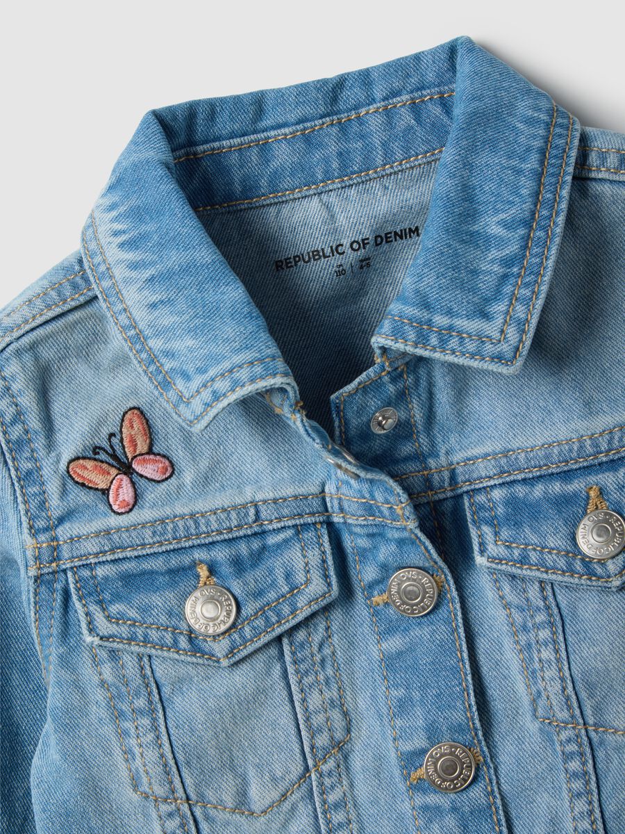 Blue regular fit pure cotton denim jacket with embellishments_3