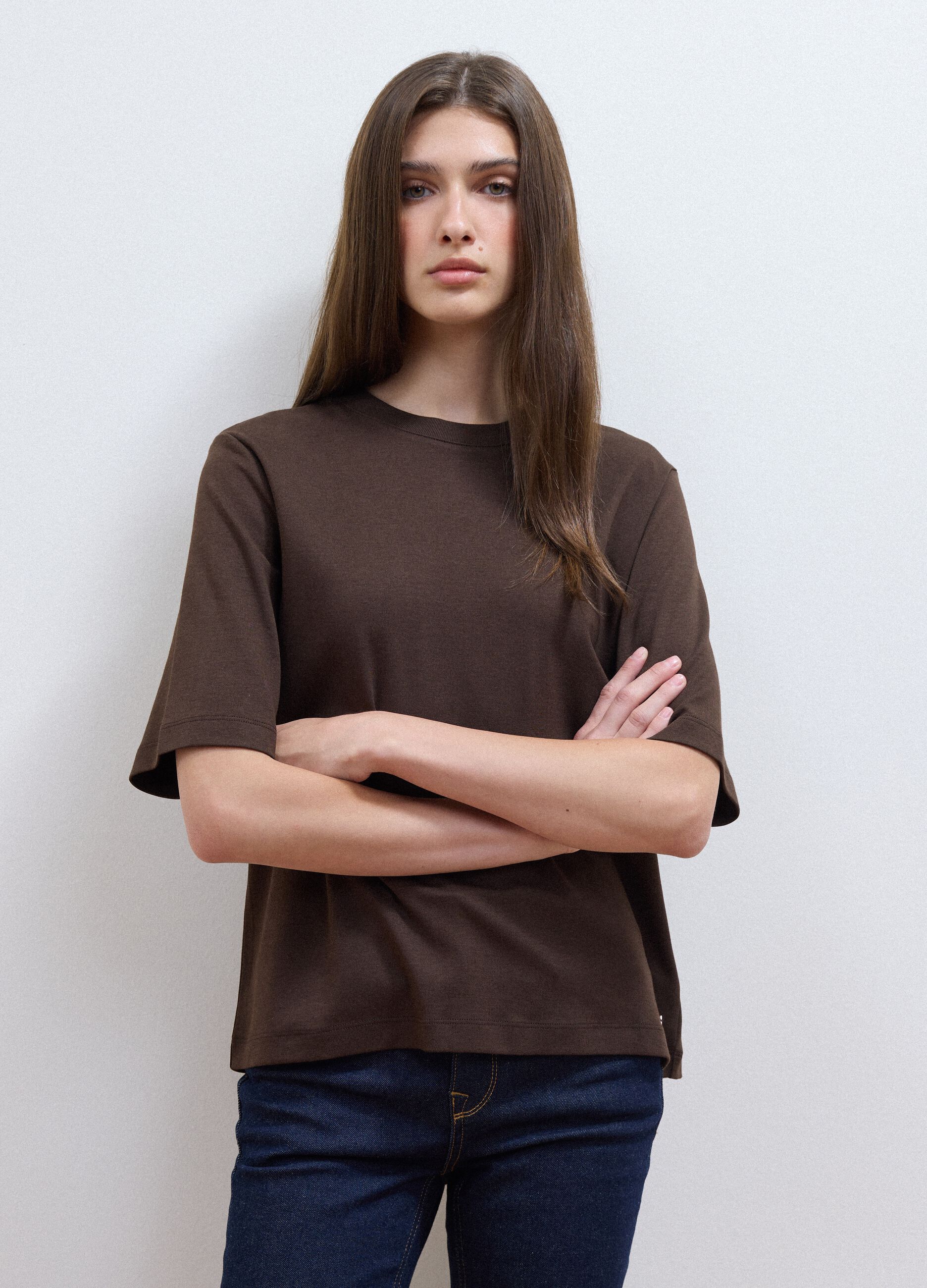 &Kappa;&alpha;&phi;έ T-shirt &sigma;&epsilon; boxy &gamma;&rho;&alpha;&mu;&mu;ή &alpha;&pi;ό &mu;ί&xi;&eta; &beta;&alpha;&mu;&beta;&alpha;&kappa;&iota;&omicron;ύ &kappa;&alpha;&iota; &beta;&iota;&sigma;&kappa;ό&zeta;&eta;&sigmaf;