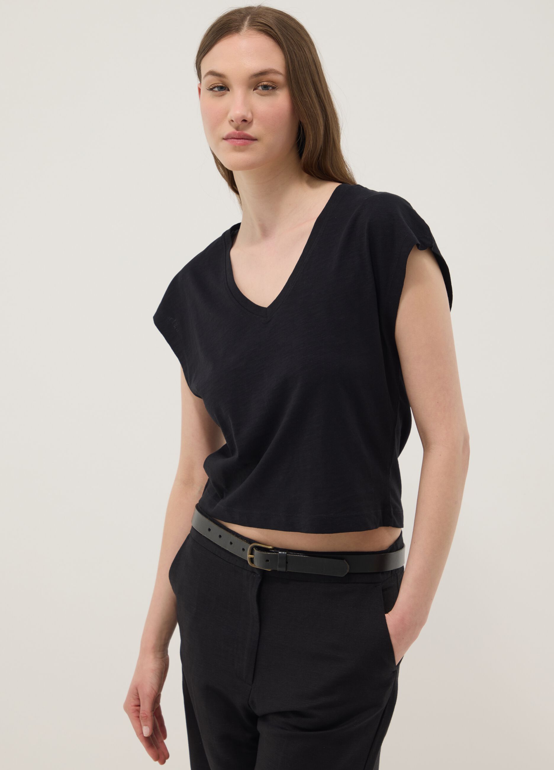 Blaues T-Shirt aus reiner Baumwolle mit V-Ausschnitt