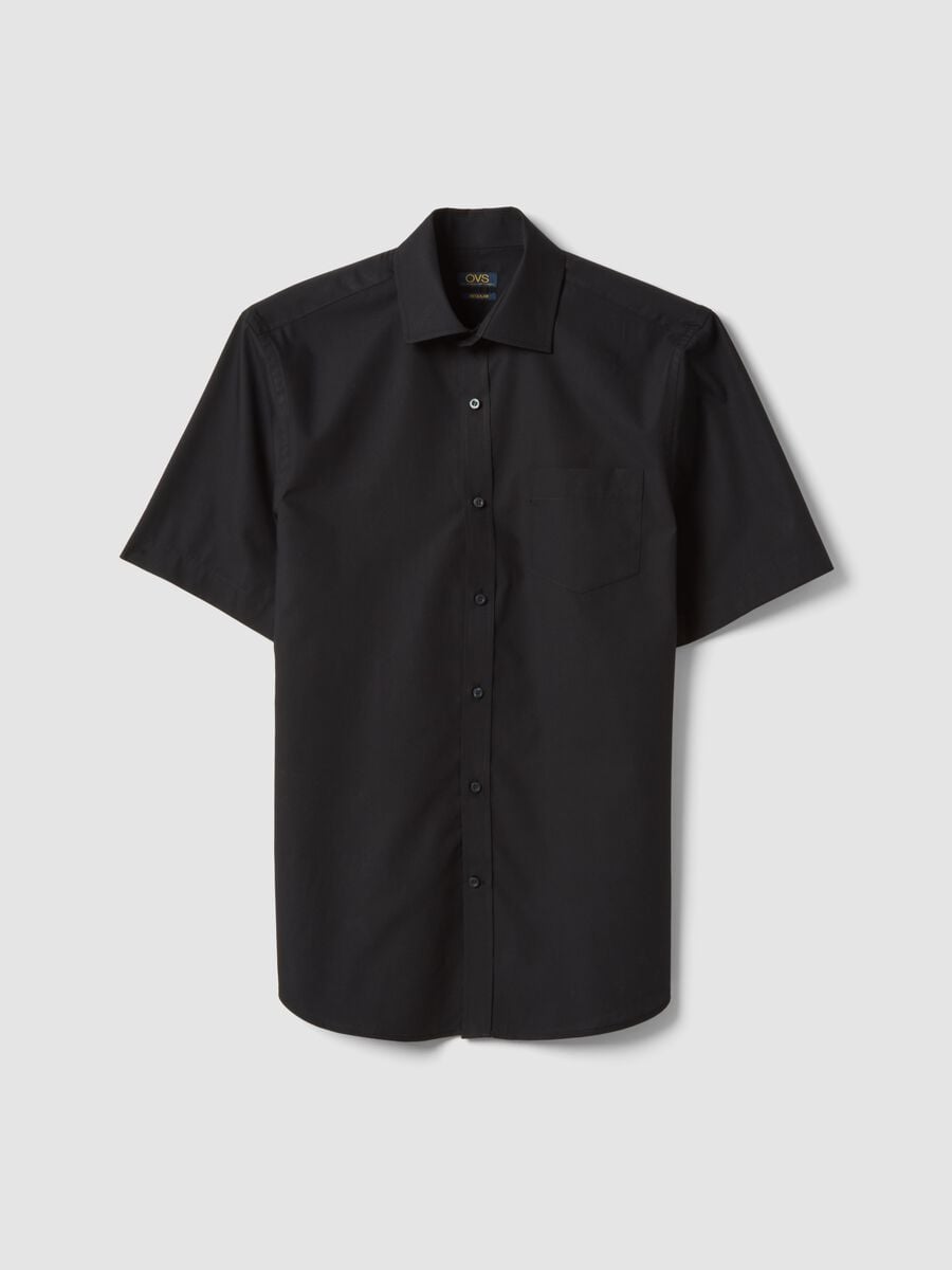 Camisa negra de manga corta con cuello cl&aacute;sico_4