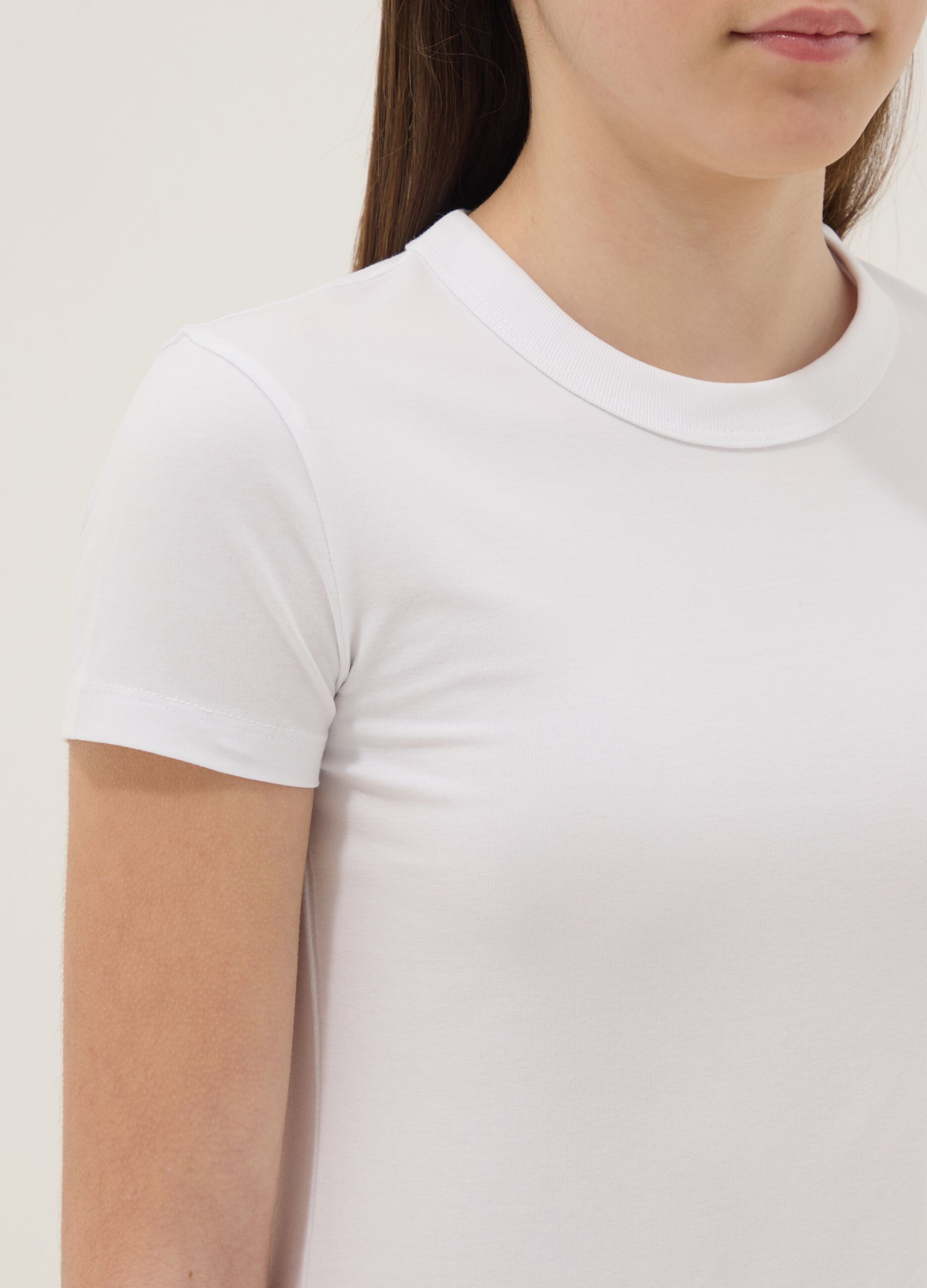 T-shirt branca de algod&atilde;o el&aacute;stico para rapariga, corte regular