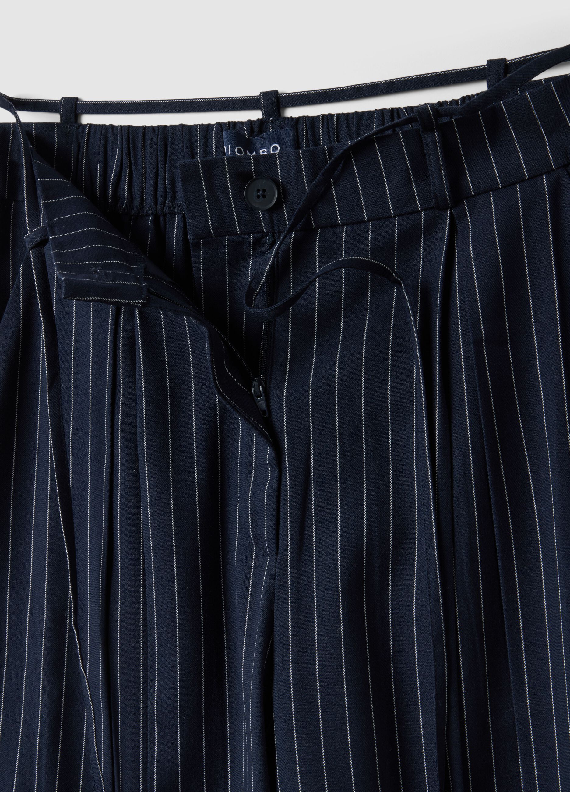 Flar pantalone s prugama u vi&scaron;e boja od mje&scaron;avine viskoze