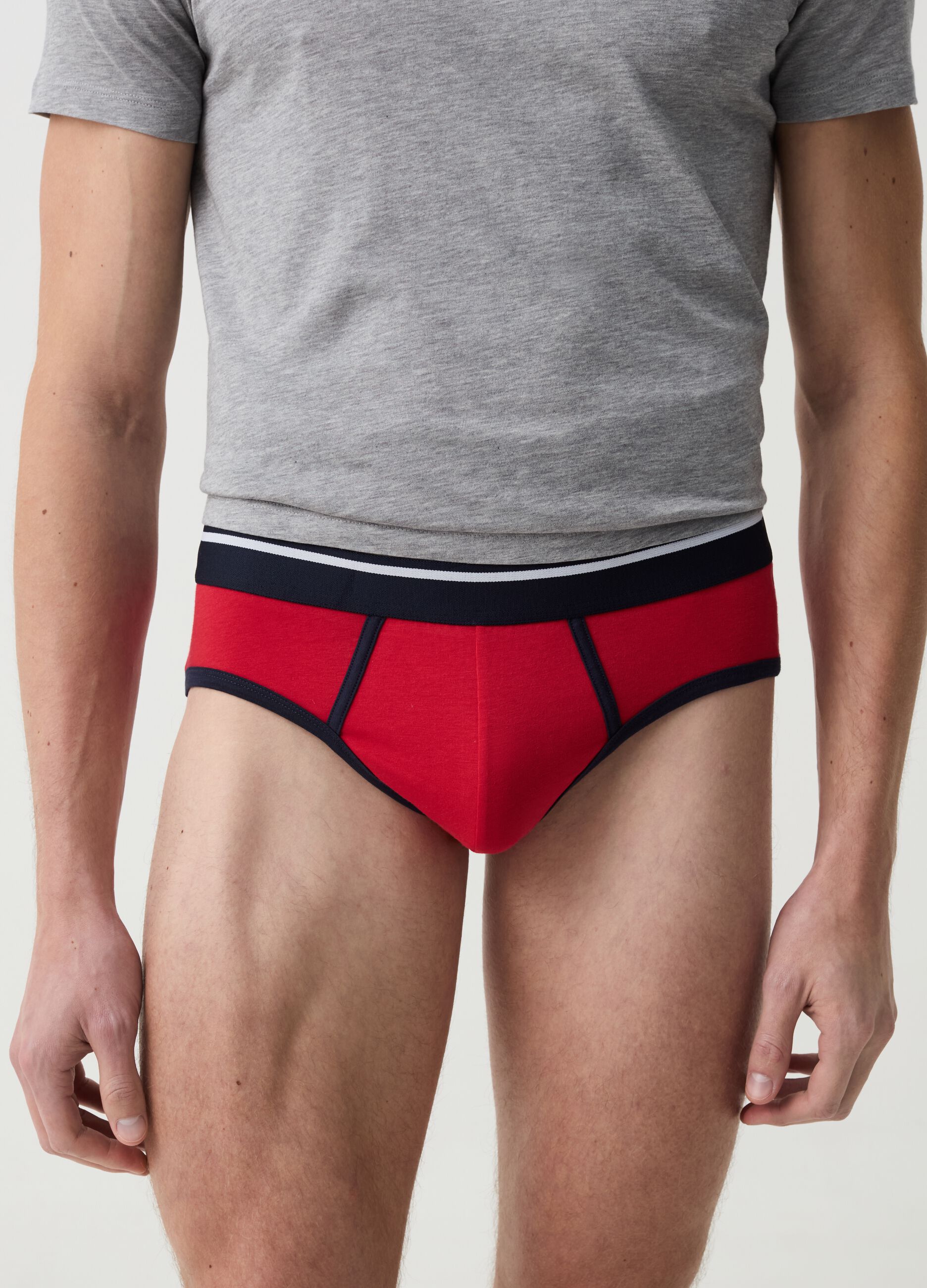 Three-pair pack briefs with contrasting piping