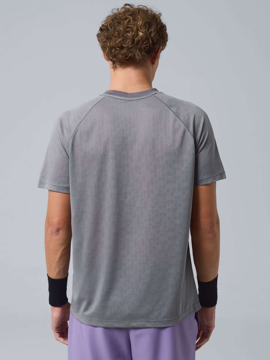 Graues Sport-T-Shirt ALTAVIA COURT aus technischem Material_3