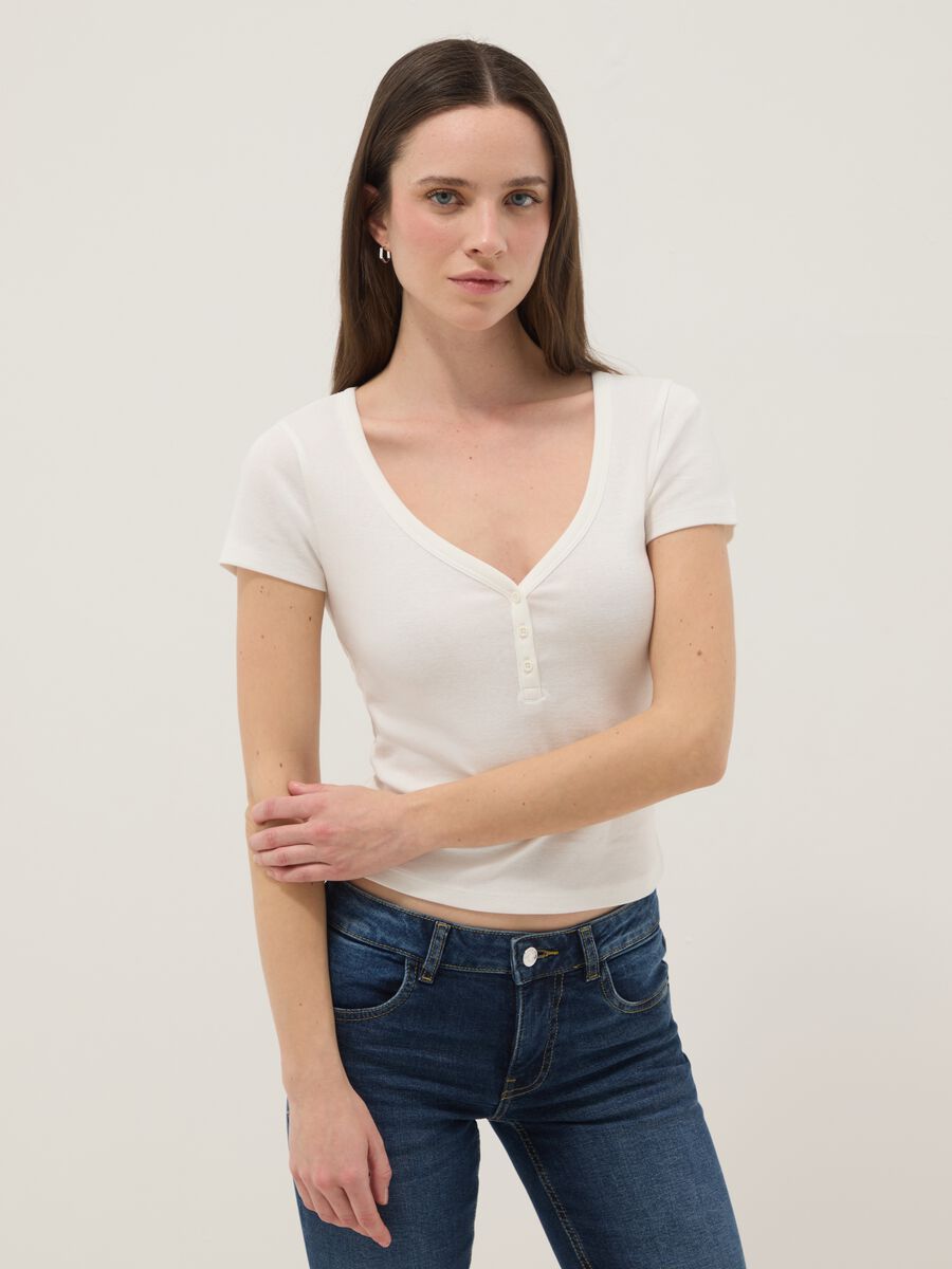 Wei&szlig;e T-Shirt aus reiner Baumwolle mit regul&auml;rer Passform und V-Ausschnitt_0