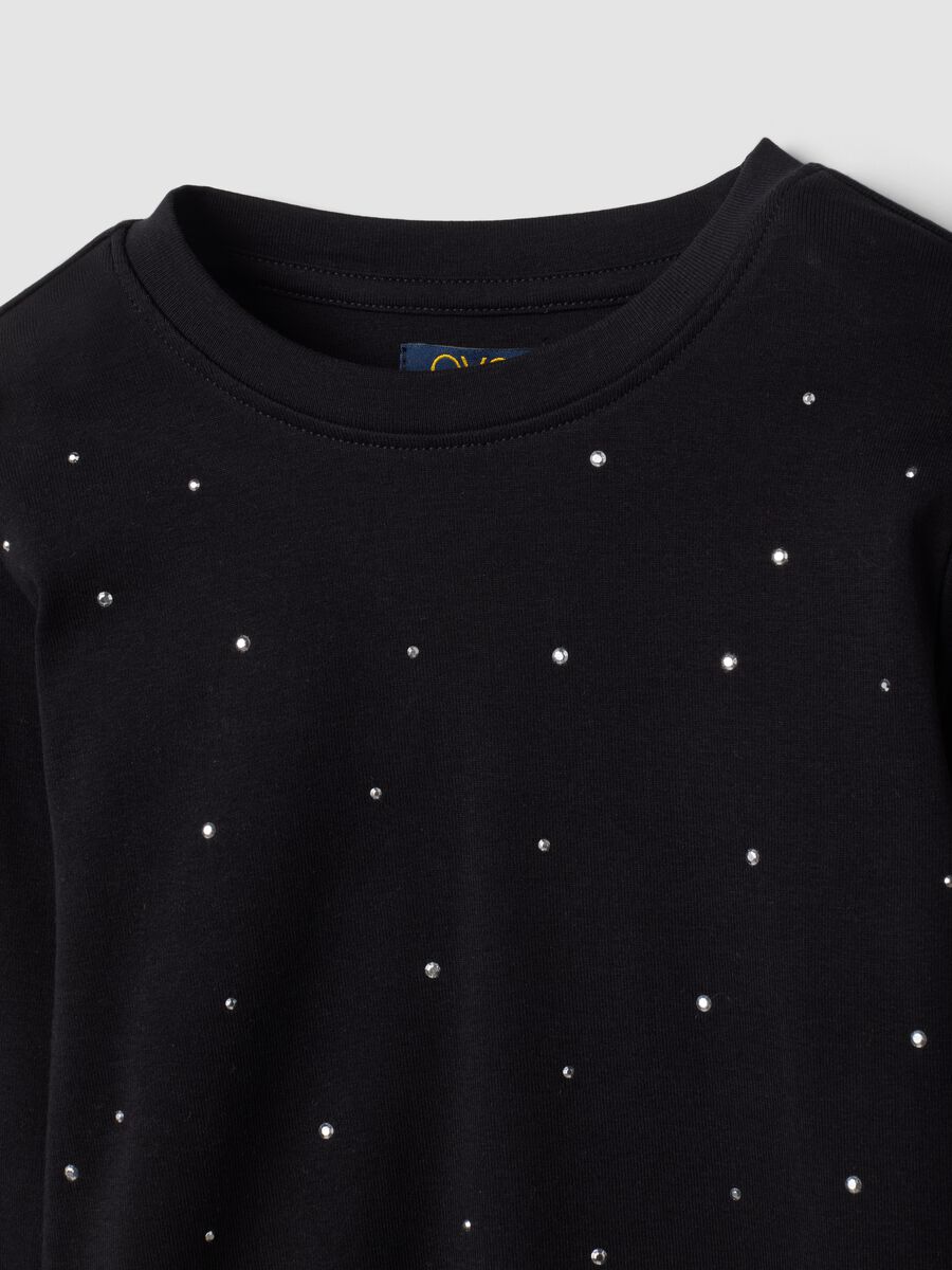 T-shirt nera in cotone elasticizzato con collo a costine slim fit_2