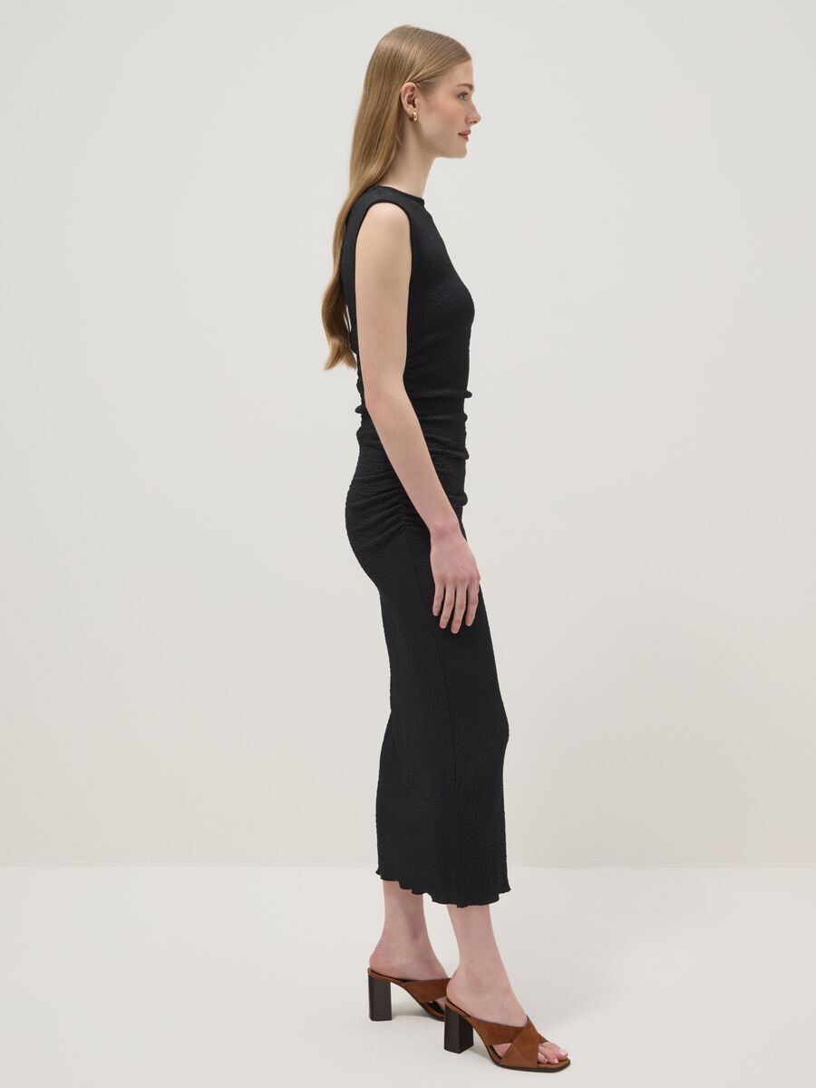 Schwarzes, figurbetontes Maxikleid aus Stretchstoff_1