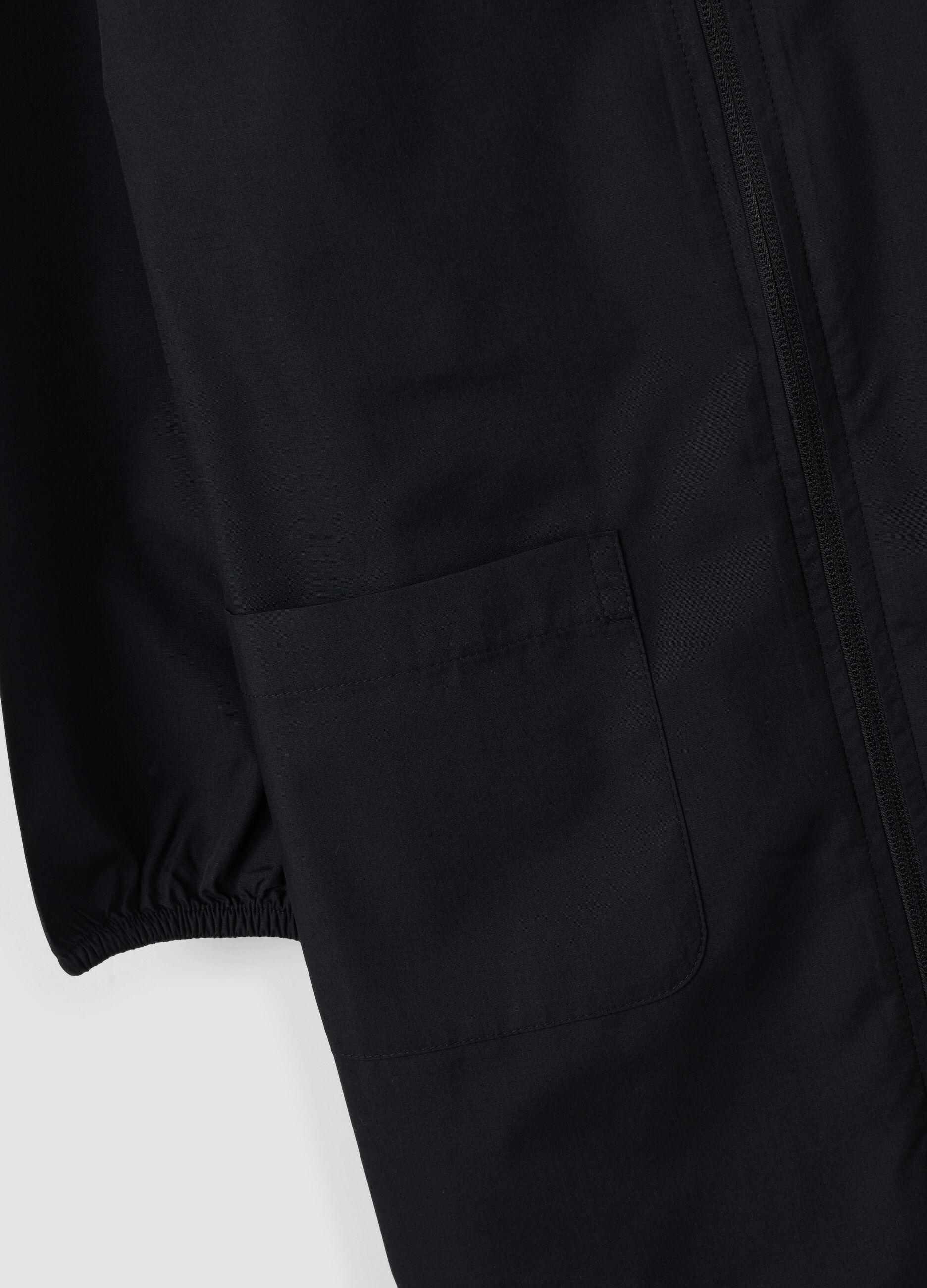 Black girls&rsquo; school smock with kitten embroidery and white collar