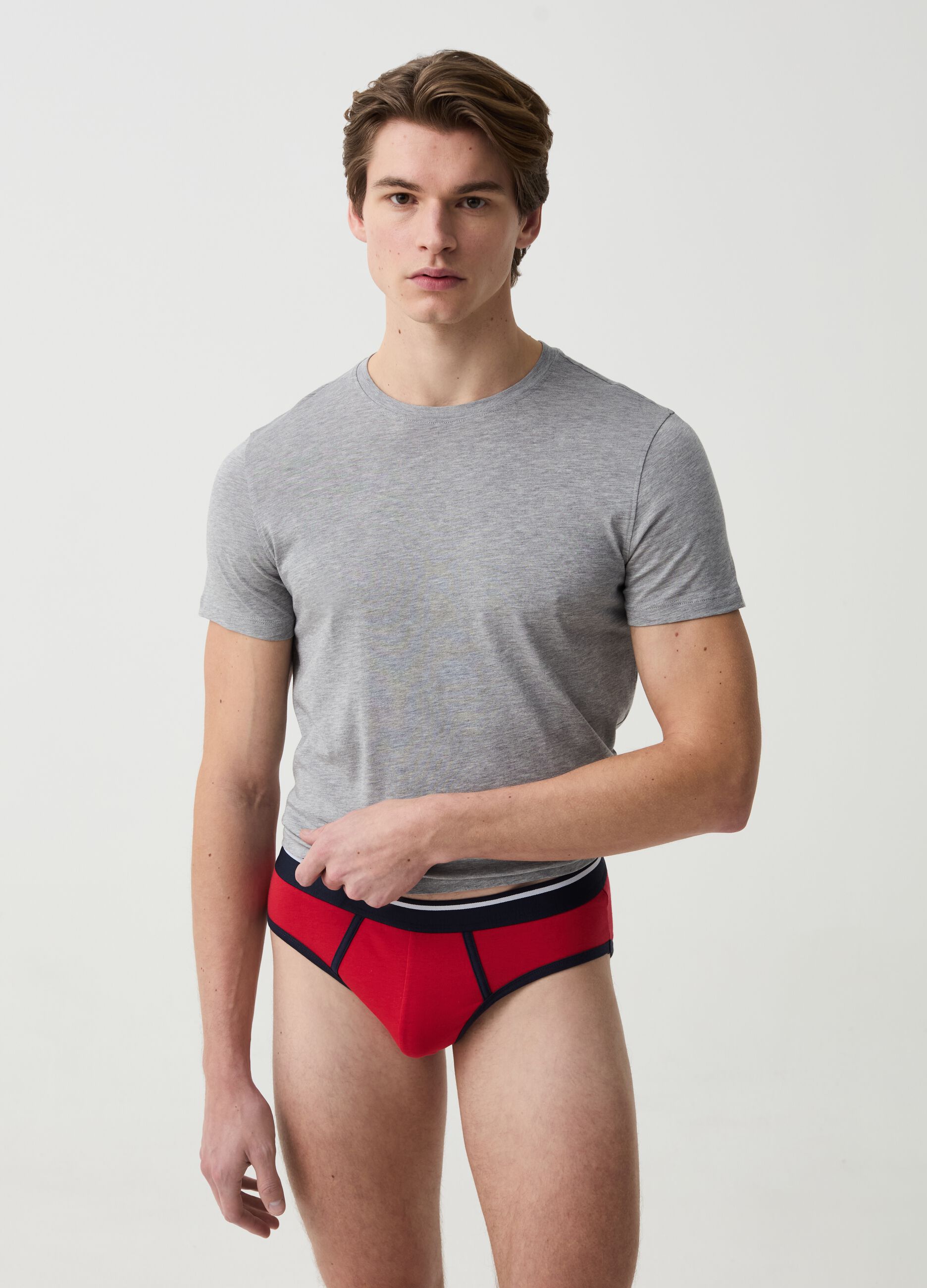 Three-pair pack briefs with contrasting piping