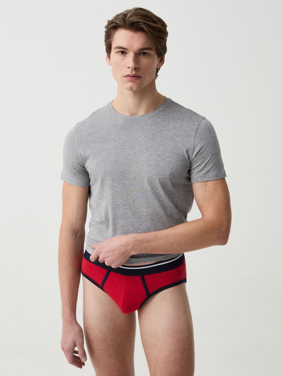 Three-pair pack briefs with contrasting piping_0