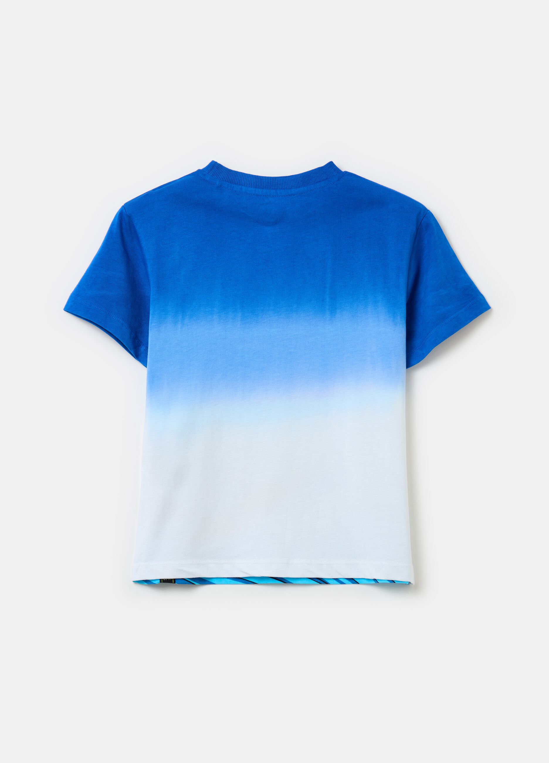T-shirt con stampa squalo surfista