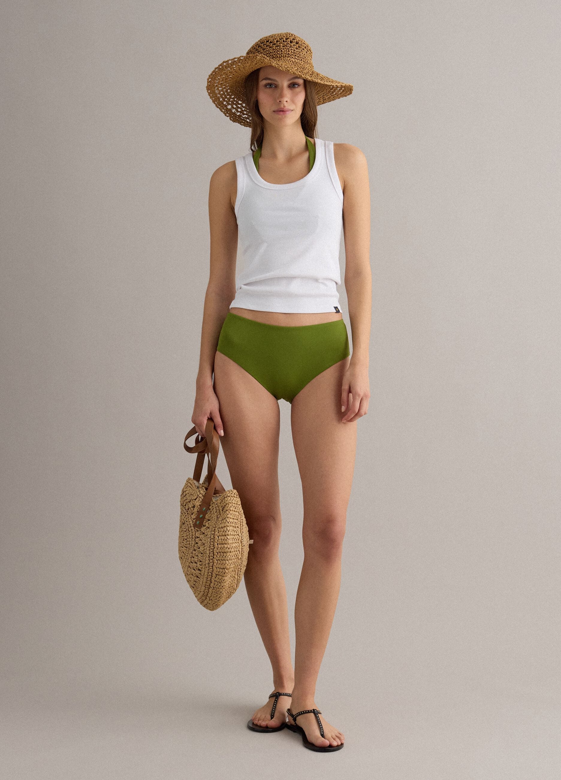 Bolso de playa beige de fibra de papel