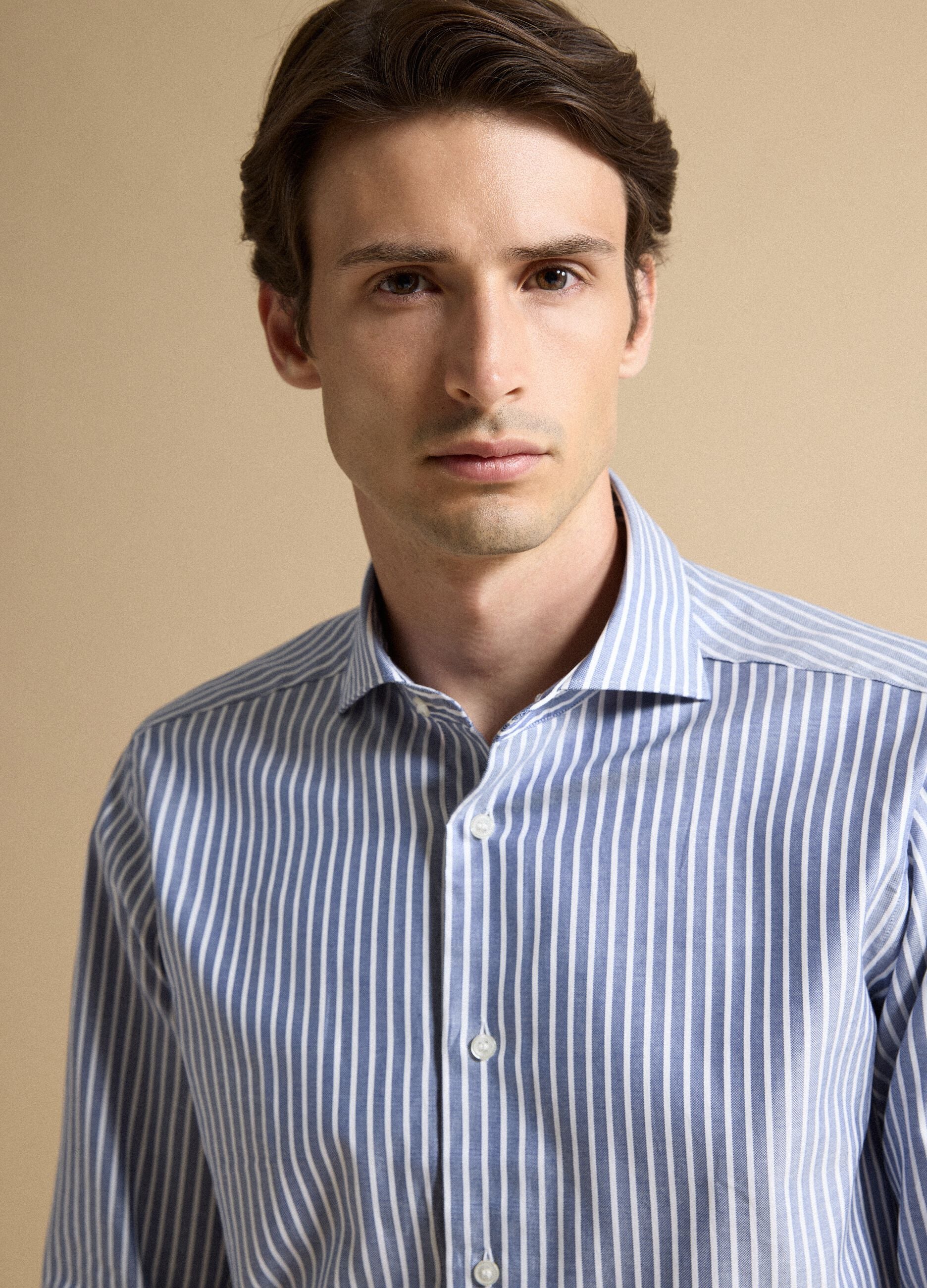 &Lambda;&epsilon;&upsilon;&kappa;ό oxford &pi;&omicron;&upsilon;&kappa;ά&mu;&iota;&sigma;&omicron; &alpha;&pi;ό 100% &beta;&alpha;&mu;&beta;ά&kappa;&iota; &mu;&epsilon; &rho;ί&gamma;&epsilon;&sigmaf;, slim fit
