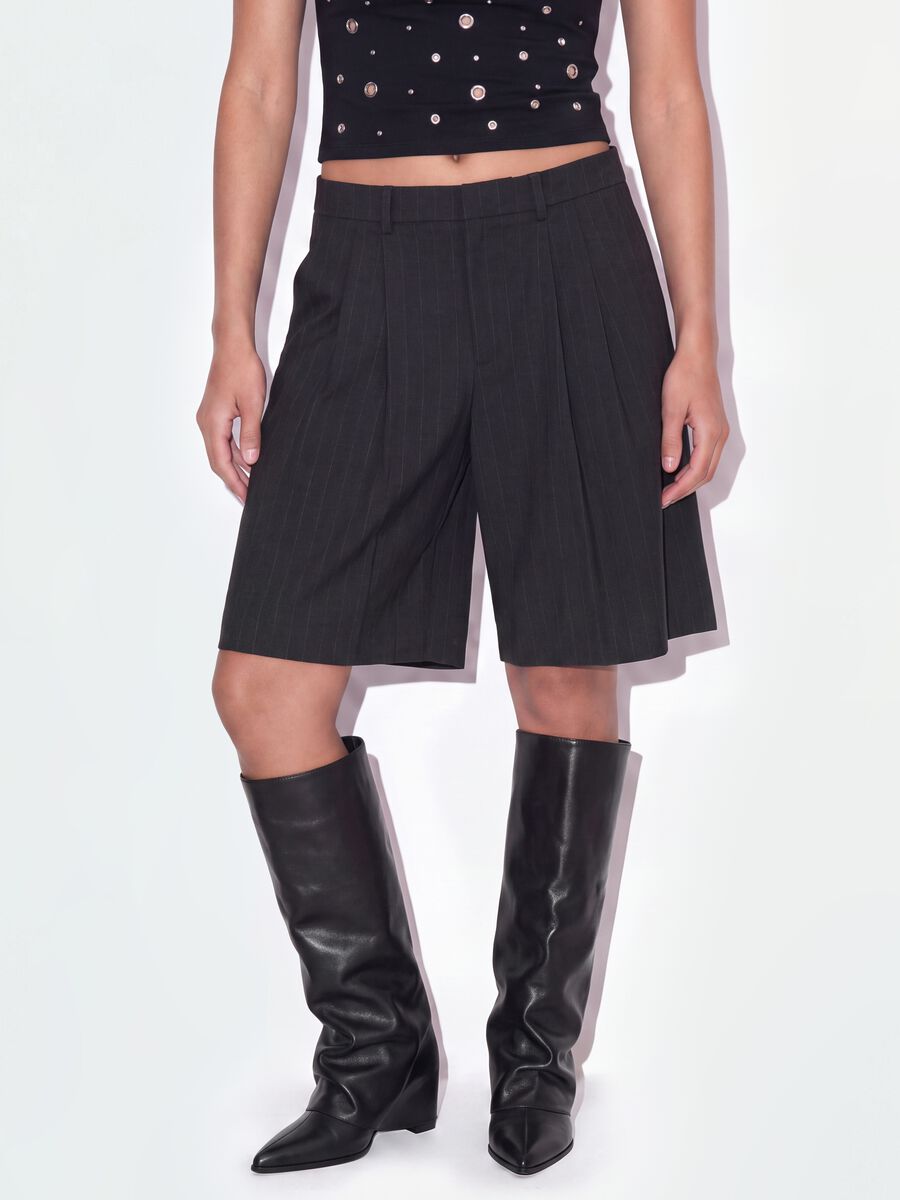 Grey wide-leg stretch viscose Bermuda shorts_1