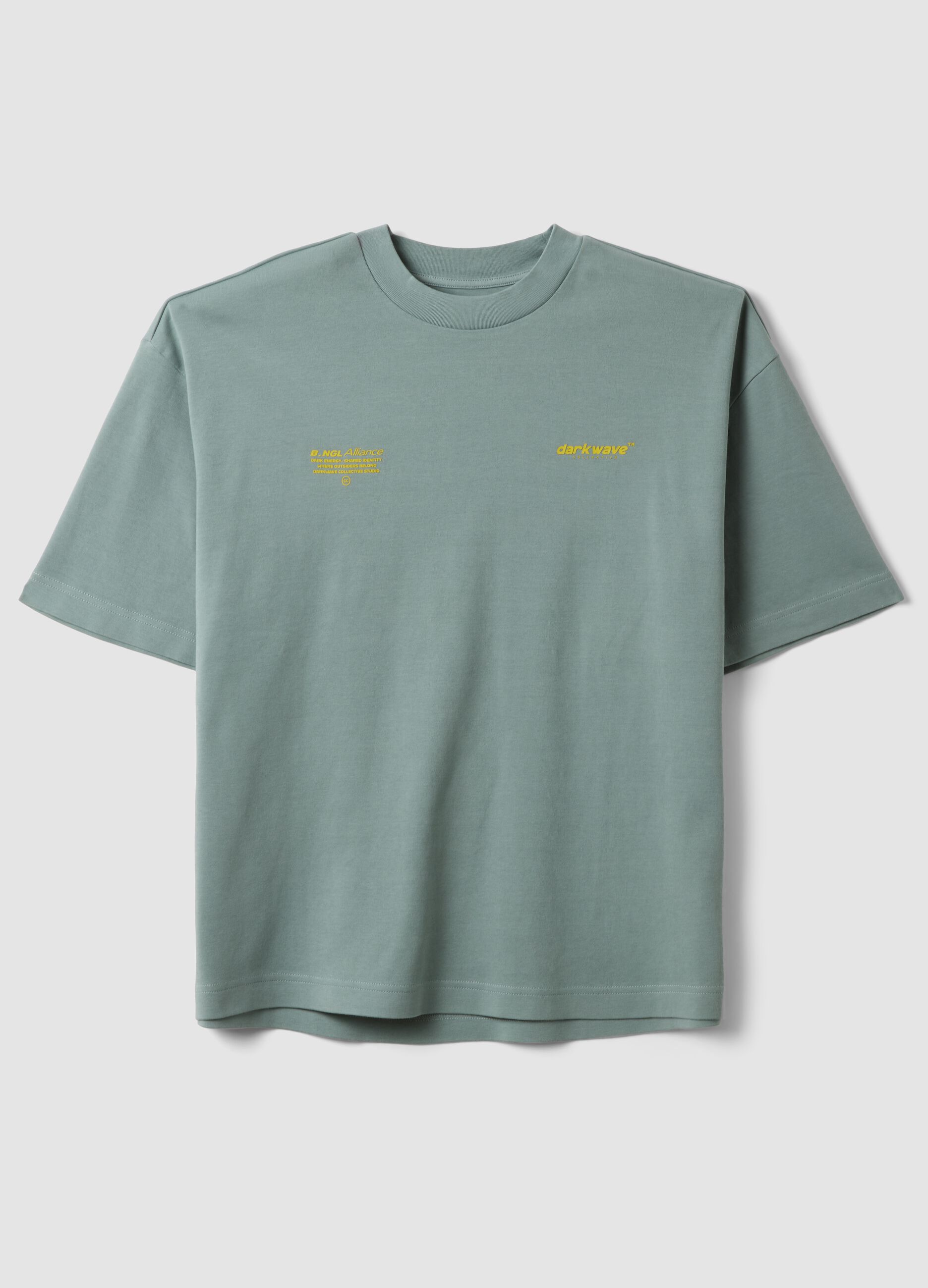 &Kappa;&alpha;&phi;έ &kappa;&omicron;&nu;&tau;ό T-shirt &alpha;&pi;ό 100% &beta;&alpha;&mu;&beta;ά&kappa;&iota; &mu;&epsilon; &sigma;&tau;ά&mu;&pi;&alpha;, boxy &gamma;&rho;&alpha;&mu;&mu;ή
