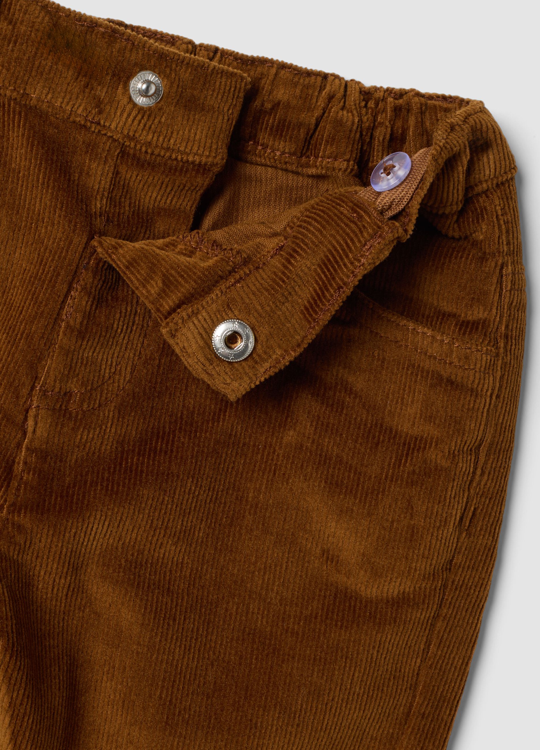 Pantaloni marroni in cotone elasticizzato a coste