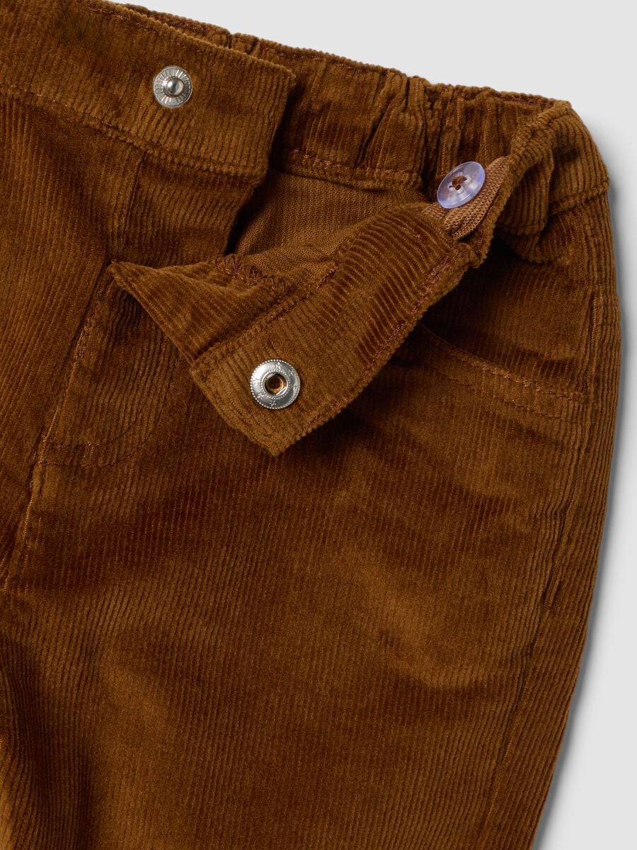Pantaloni marroni in cotone elasticizzato a coste_2