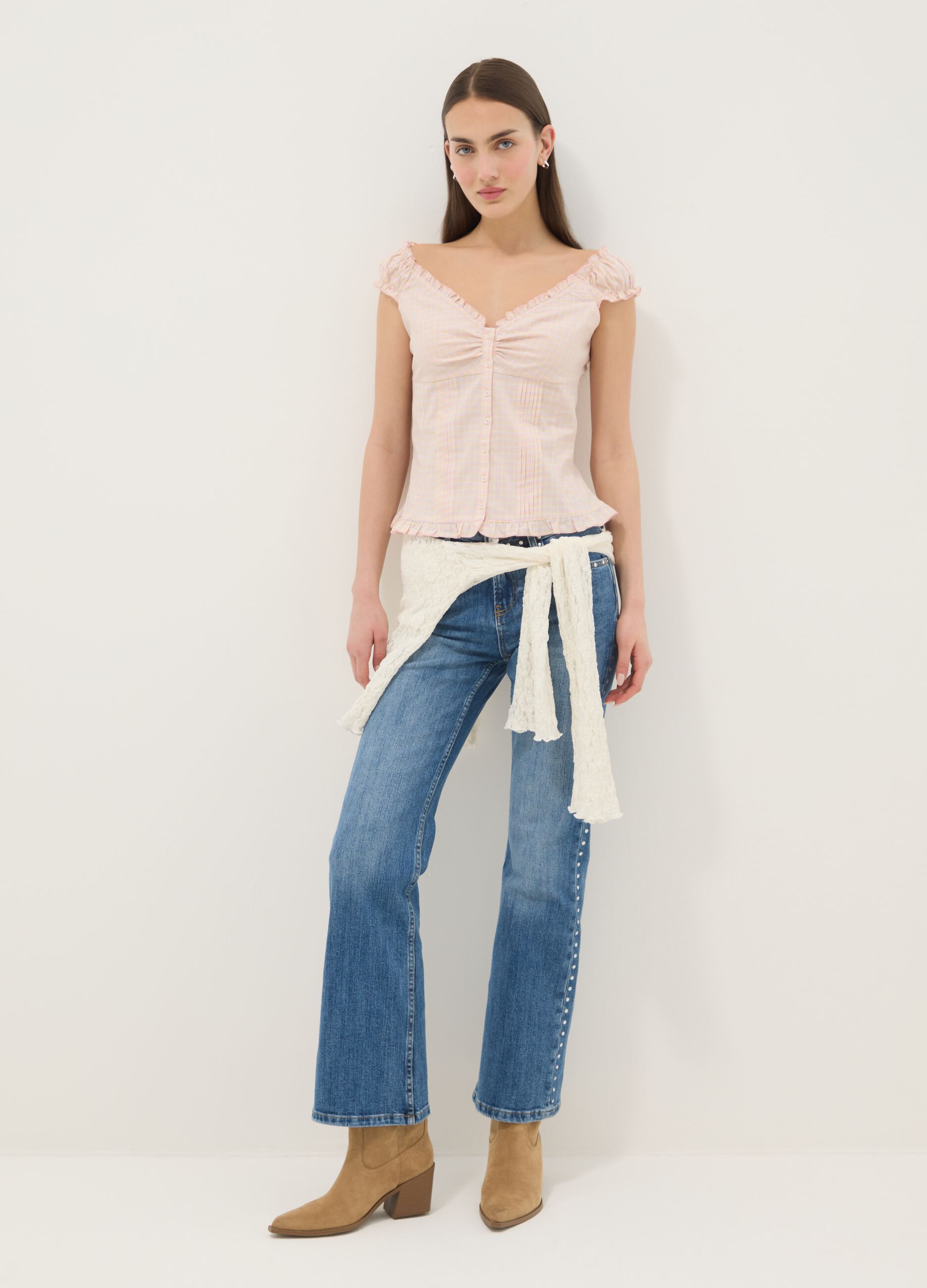 Pink organic cotton blouse with buttons and ruffles