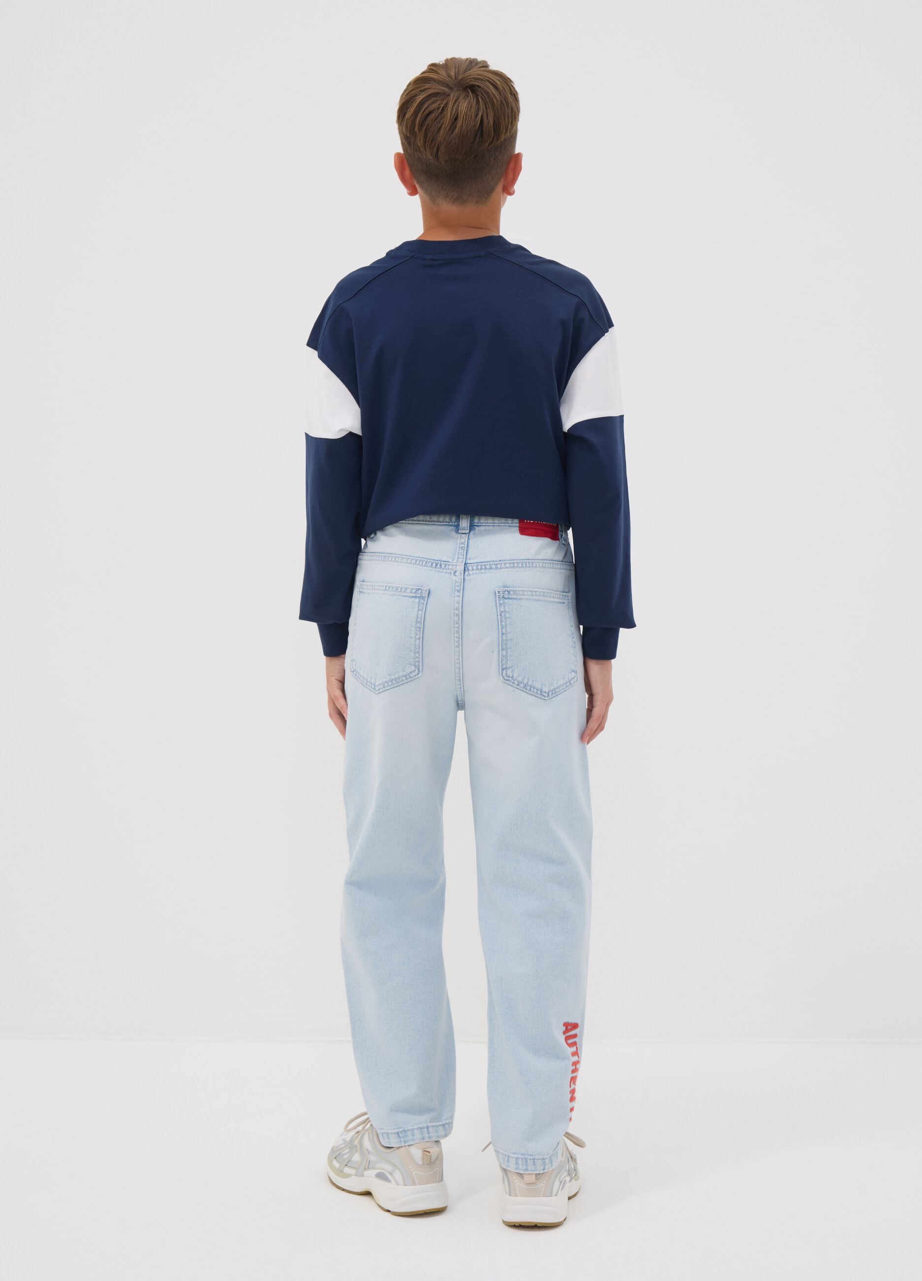 &Alpha;&nu;&omicron;&iota;&chi;&tau;ό &mu;&pi;&lambda;&epsilon; &tau;&zeta;&iota;&nu; &alpha;&pi;ό 100% &beta;&alpha;&mu;&beta;ά&kappa;&iota; relaxed fit &gamma;&iota;&alpha; &alpha;&gamma;ό&rho;&iota;