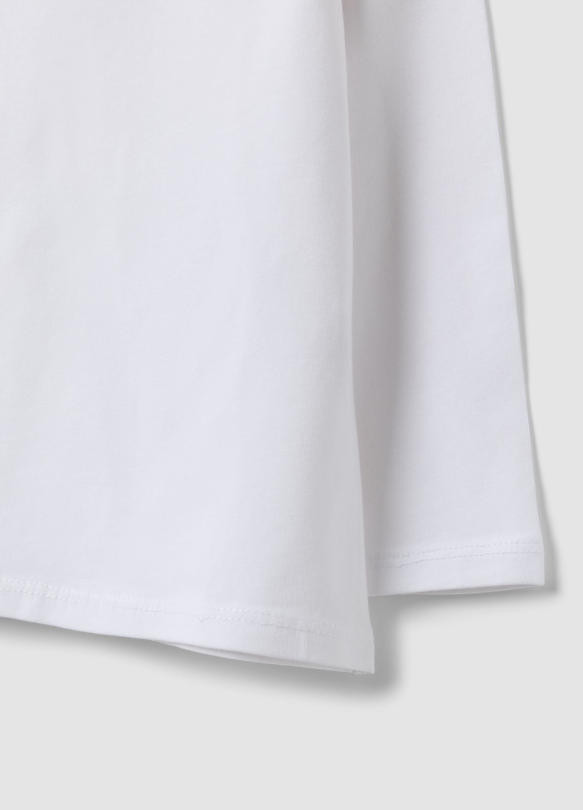 &Lambda;&epsilon;&upsilon;&kappa;ό &mu;&alpha;&kappa;&rho;&upsilon;&mu;ά&nu;&iota;&kappa;&omicron; T-shirt &alpha;&pi;ό &omicron;&rho;&gamma;&alpha;&nu;&iota;&kappa;ό &beta;&alpha;&mu;&beta;ά&kappa;&iota;