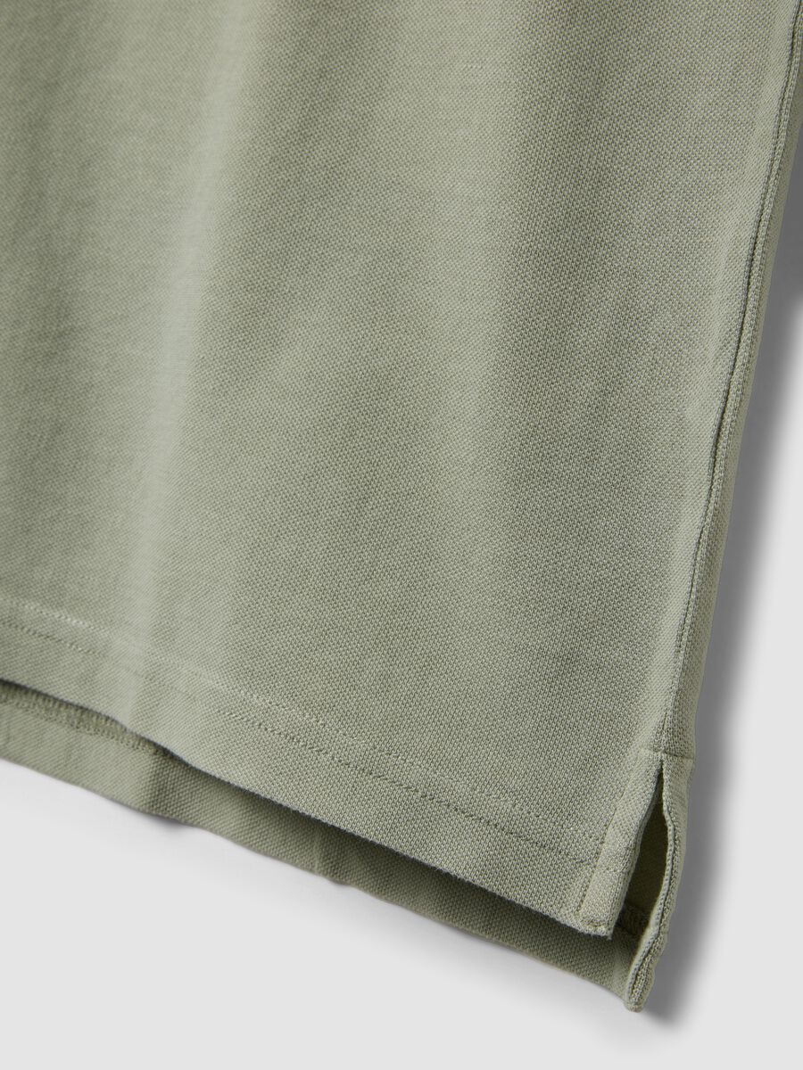 Gr&uuml;nes Slim-Fit-Poloshirt aus reiner Baumwolle mit kurzen &Auml;rmeln_1