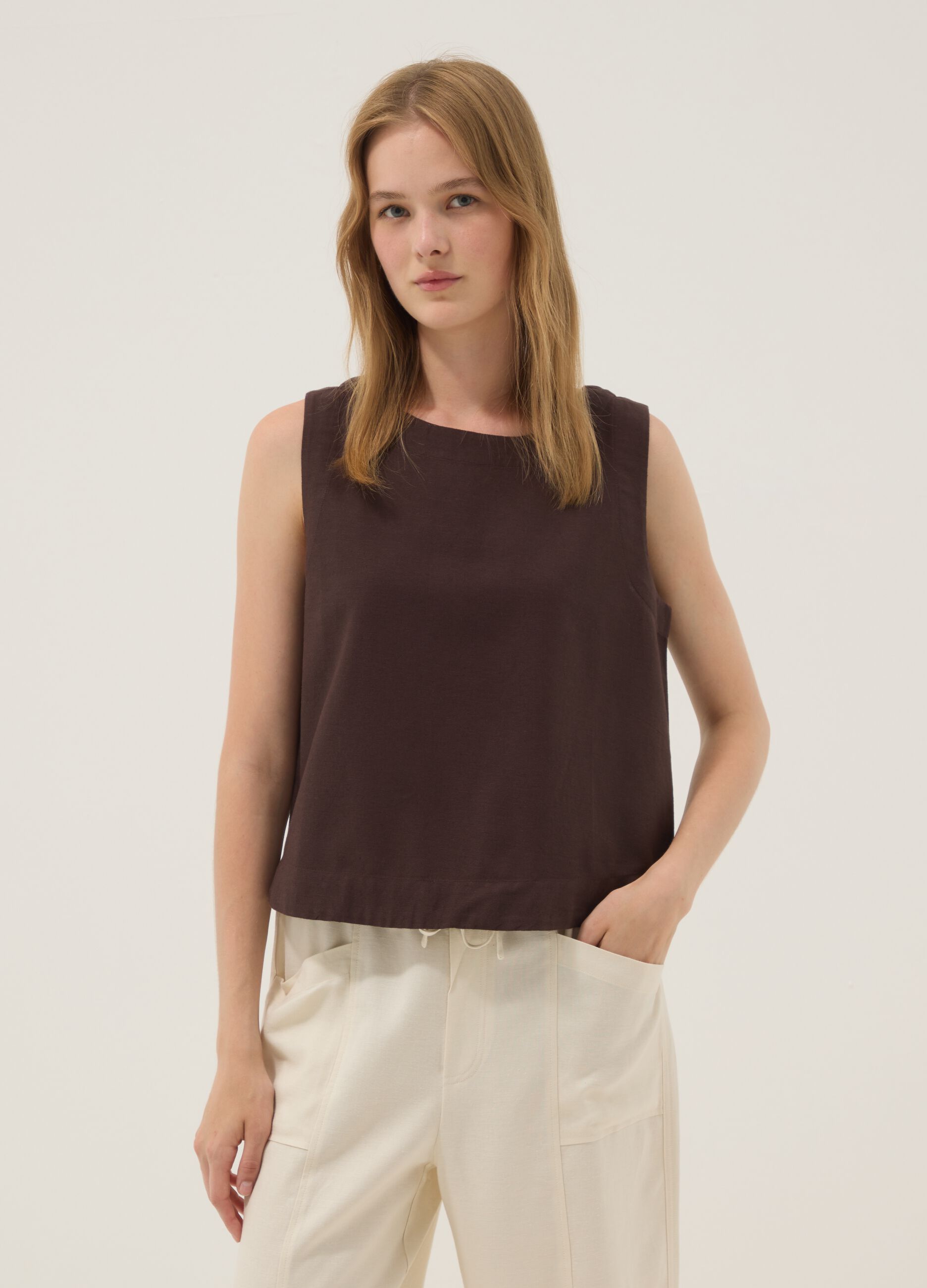 Top marron coupe regular en m&eacute;lange viscose, coton et lin