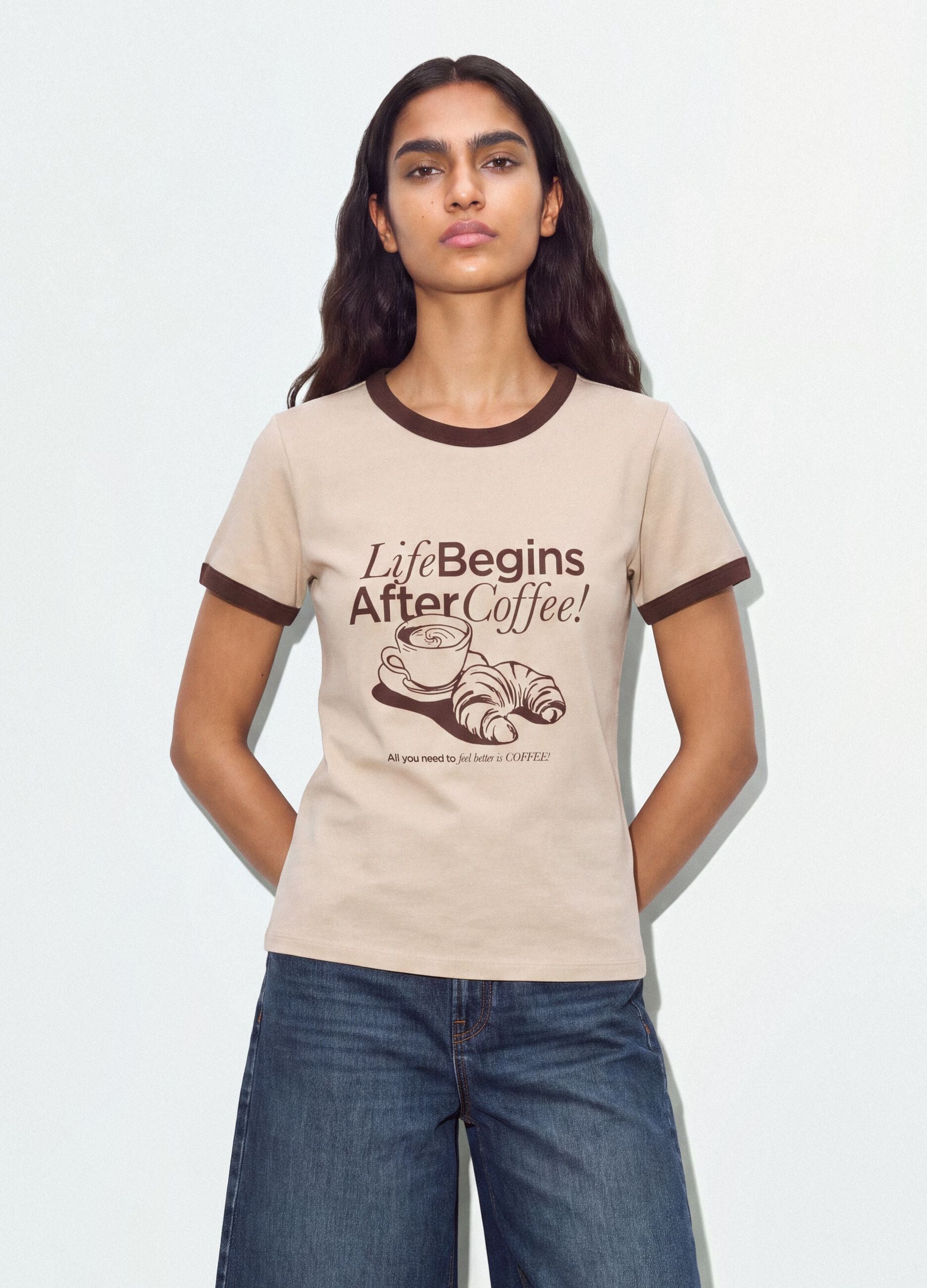 &Rho;&omicron;&zeta; &beta;&alpha;&mu;&beta;&alpha;&kappa;&epsilon;&rho;ό T-shirt &mu;&epsilon; &mu;&pi;&rho;&omicron;&sigma;&tau;&iota;&nu;ό &gamma;&rho;&alpha;&phi;&iota;&kappa;ό &tau;ύ&pi;&omega;&mu;&alpha; &kappa;&alpha;&iota; &tau;&epsilon;&lambda;&epsilon;&iota;ώ&mu;&alpha;&tau;&alpha; &alpha;&nu;&tau;ί&theta;&epsilon;&sigma;&eta;&sigmaf;