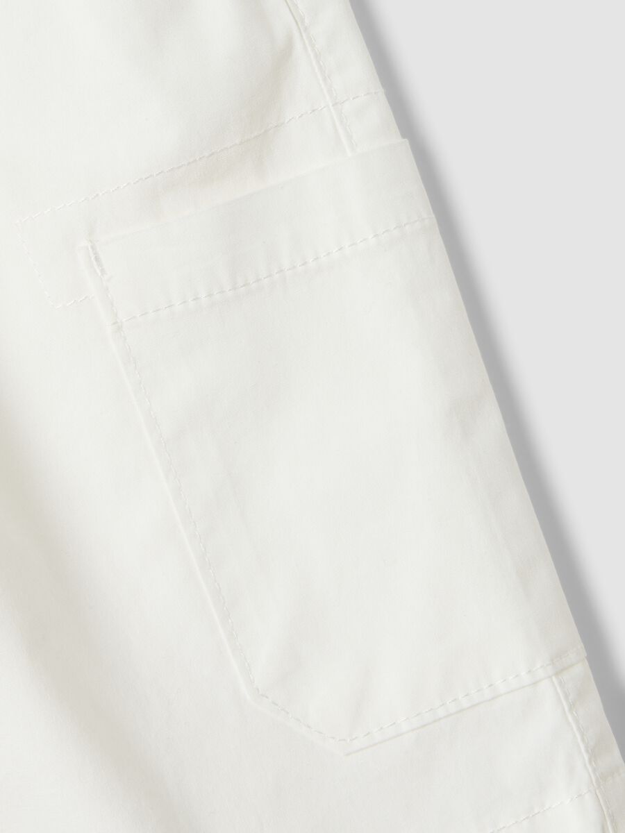 White stretch cotton shorts with elasticated waistband_2
