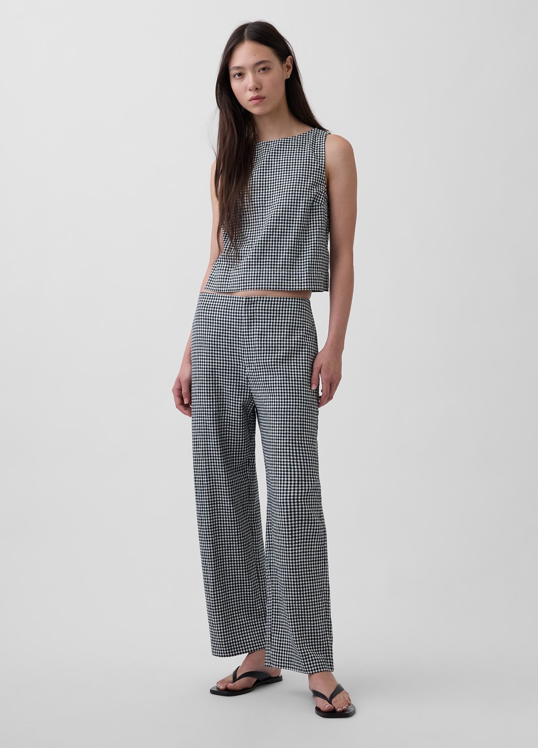 Cal&ccedil;as aos quadrados em mistura de linho