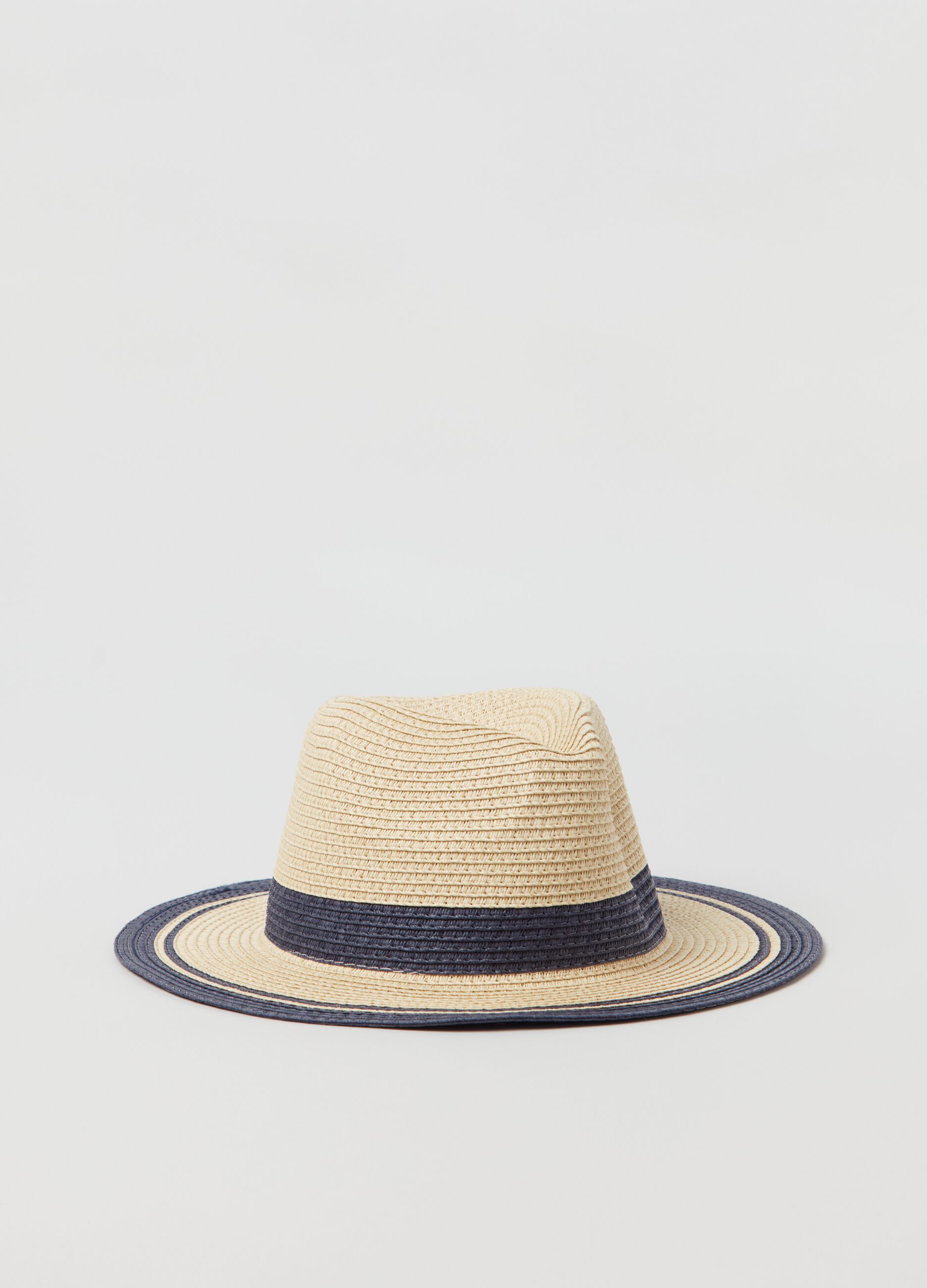 Sombrero de paja con detalles en contraste