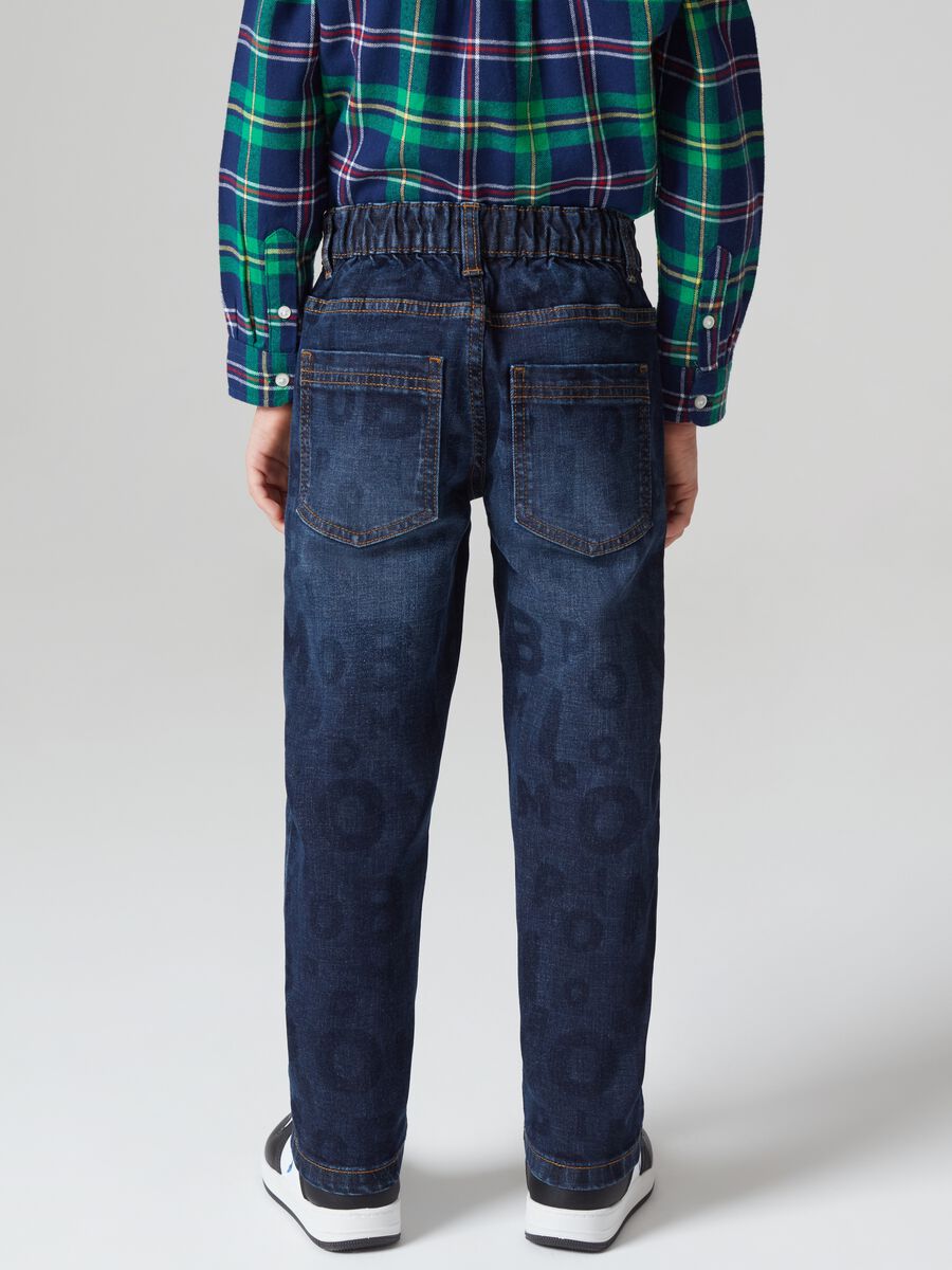 Carrot-fit jeans with five pockets and print_2