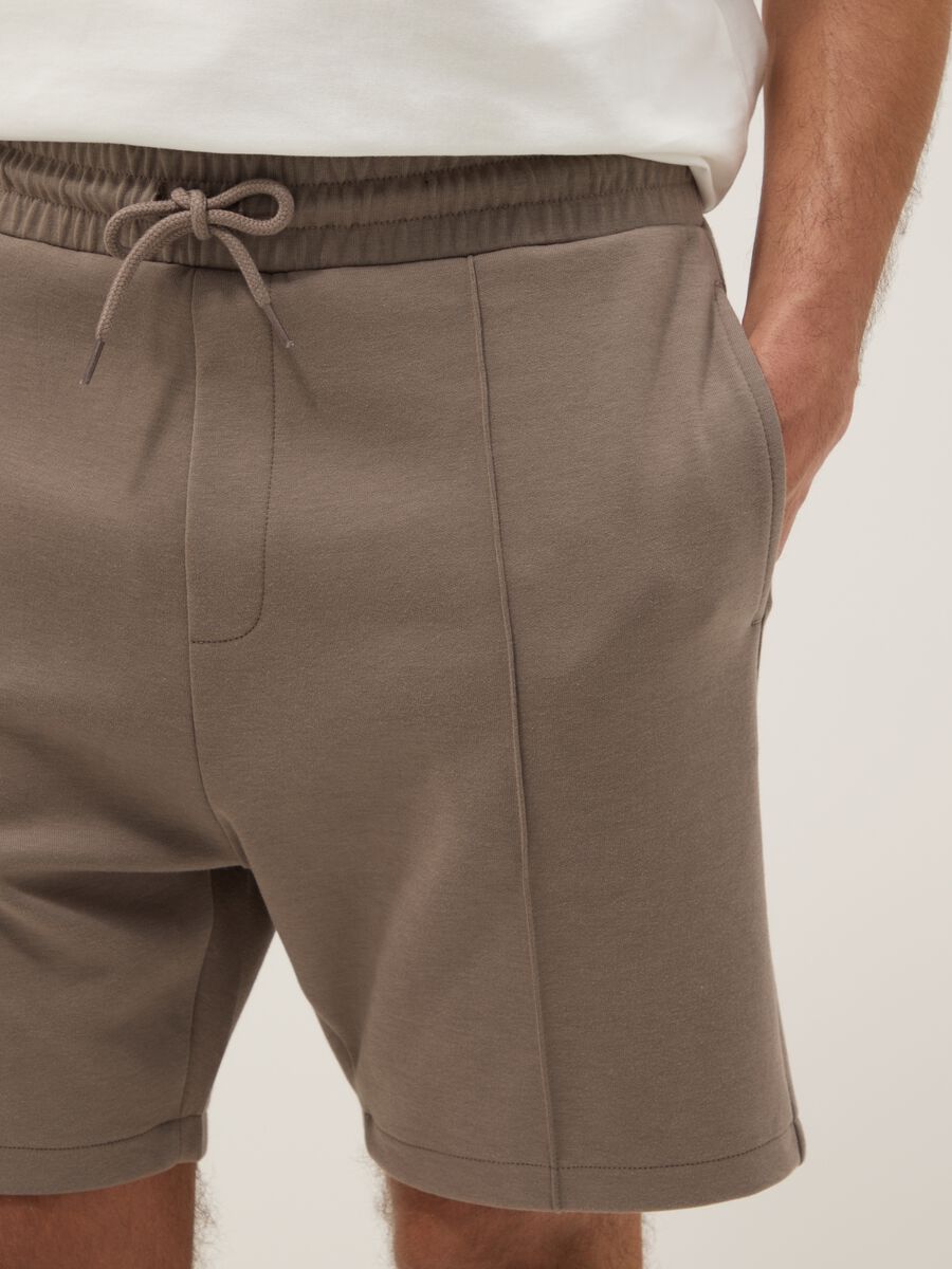 Grey cotton-blend shorts with drawstring, regular fit_3