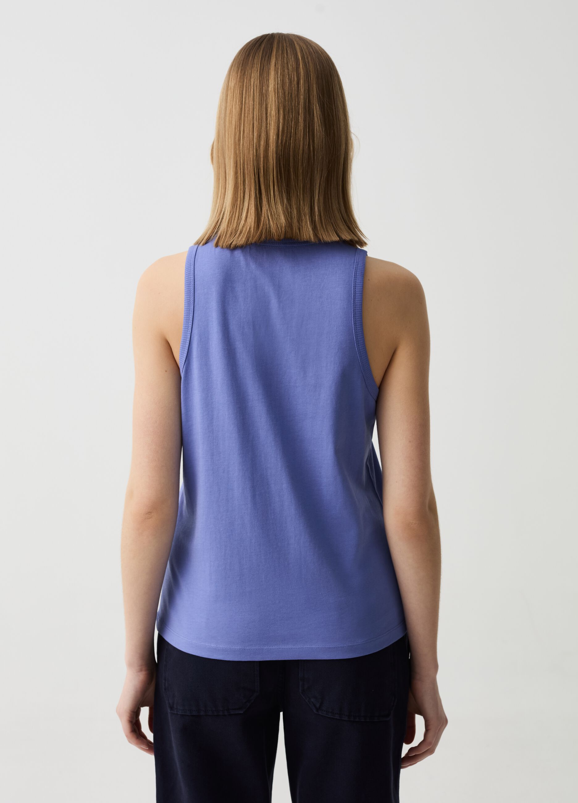 Essential cotton tank top with round neck