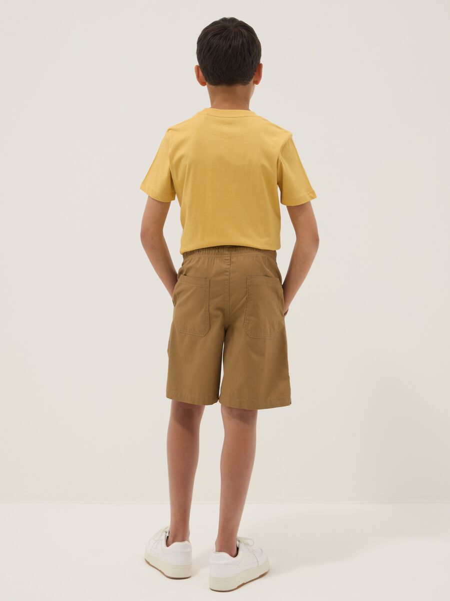 Braune Bermuda-Shorts in Regular Fit aus reiner Baumwolle_1