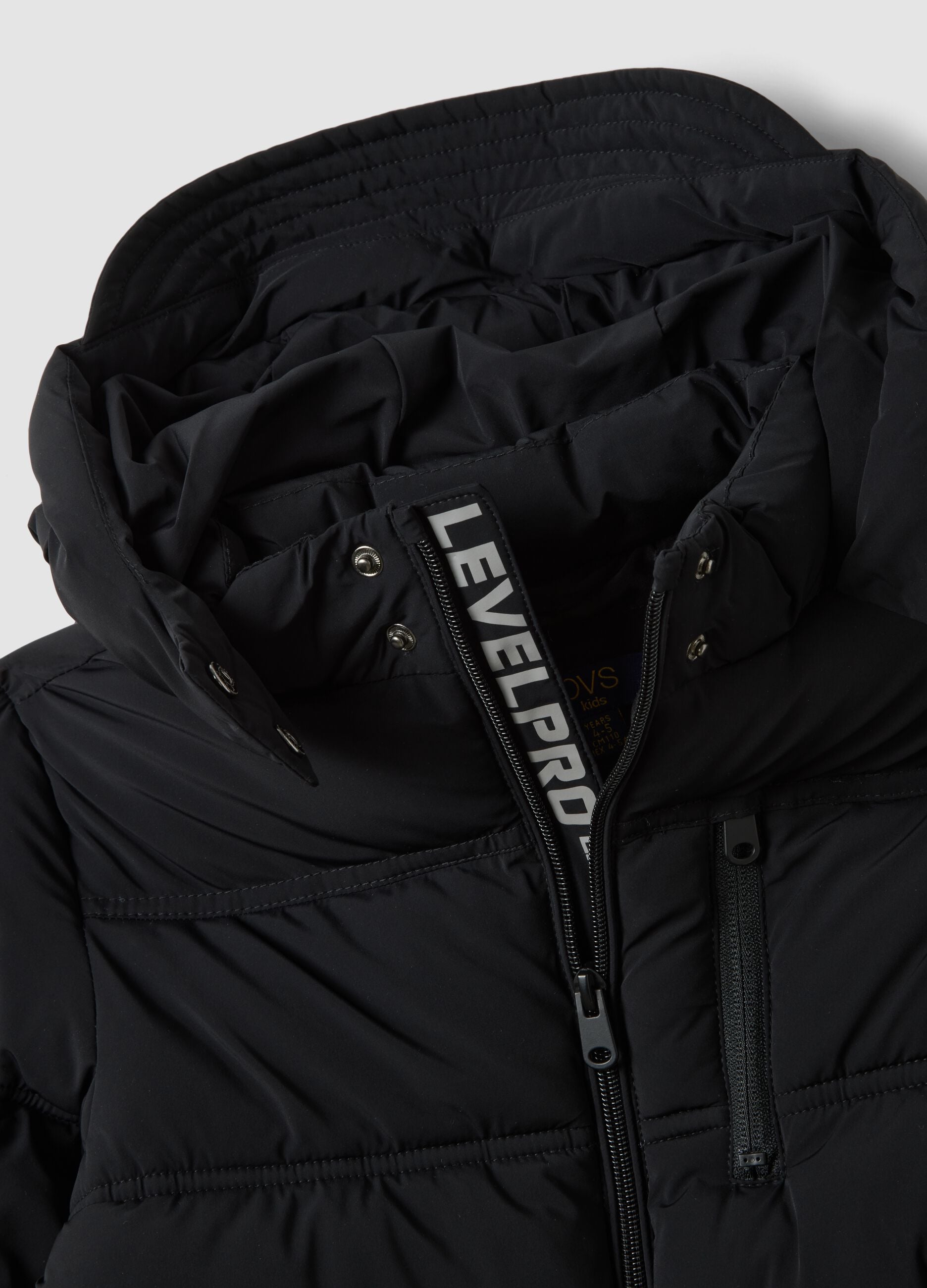 Schwarze Steppjacke aus Stretchmaterial