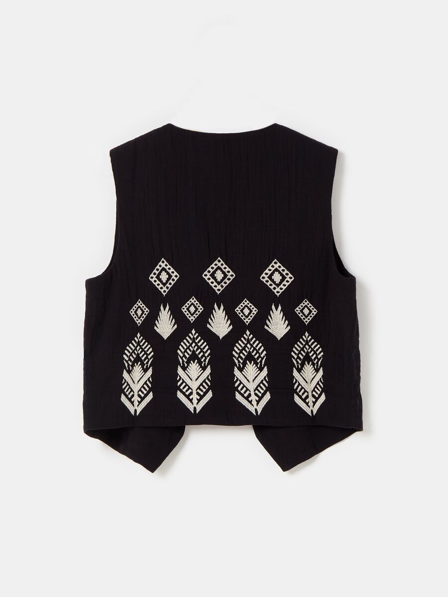 Open gilet with ethnic embroidery_4