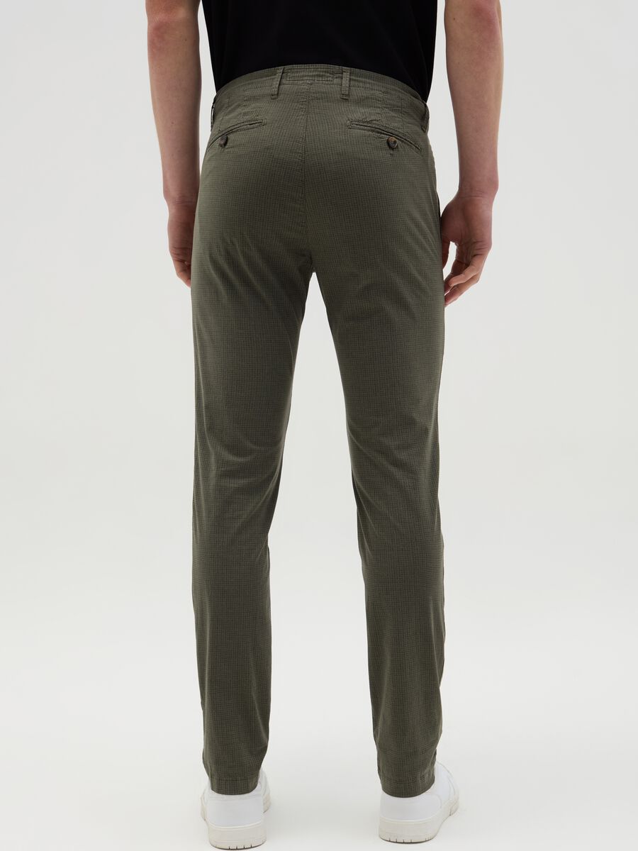 Slim-fit chino trousers in seersucker_2